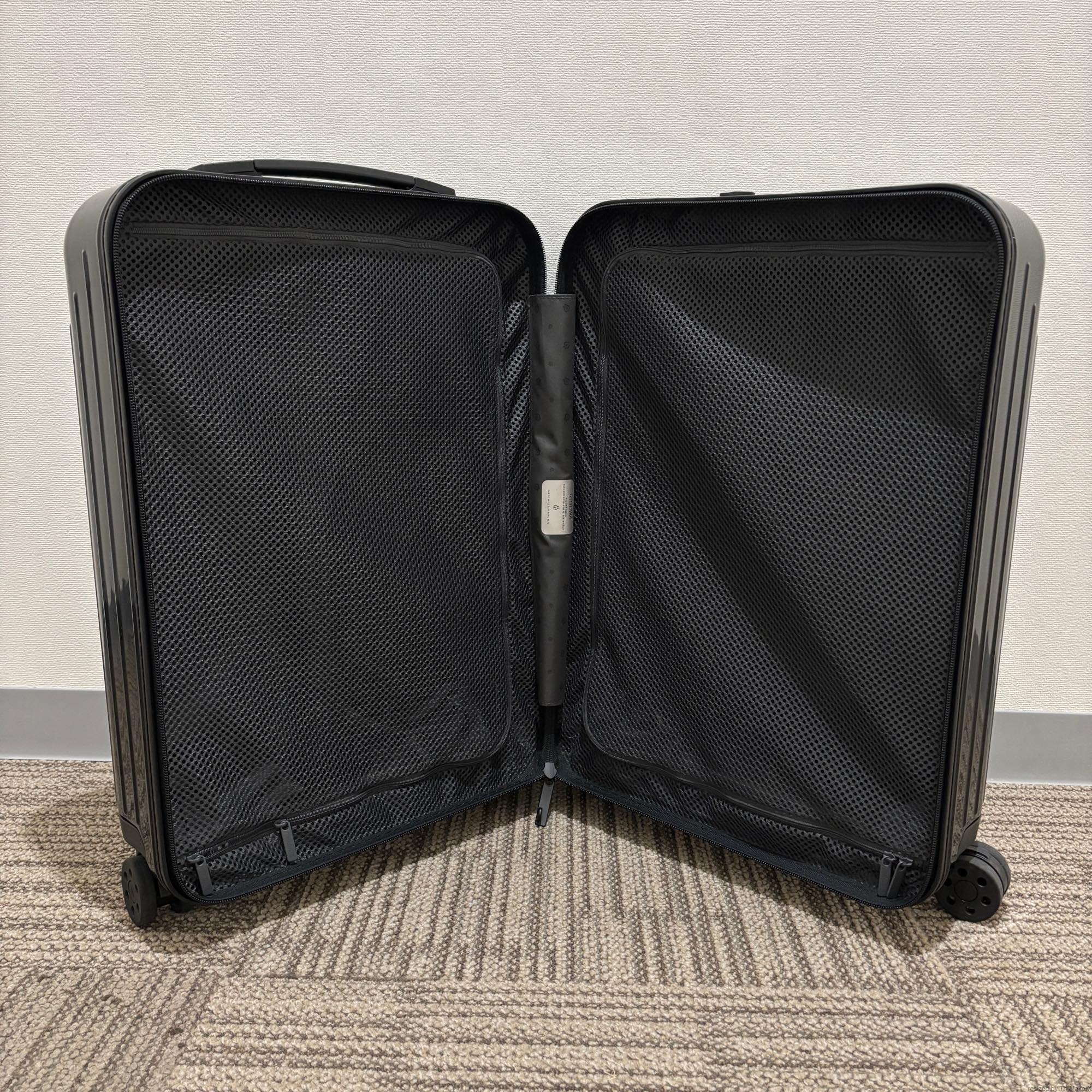 リモワ エッセンシャルライト 823.53.62.1 キャビン 37L 中古美品 ブラックグロス