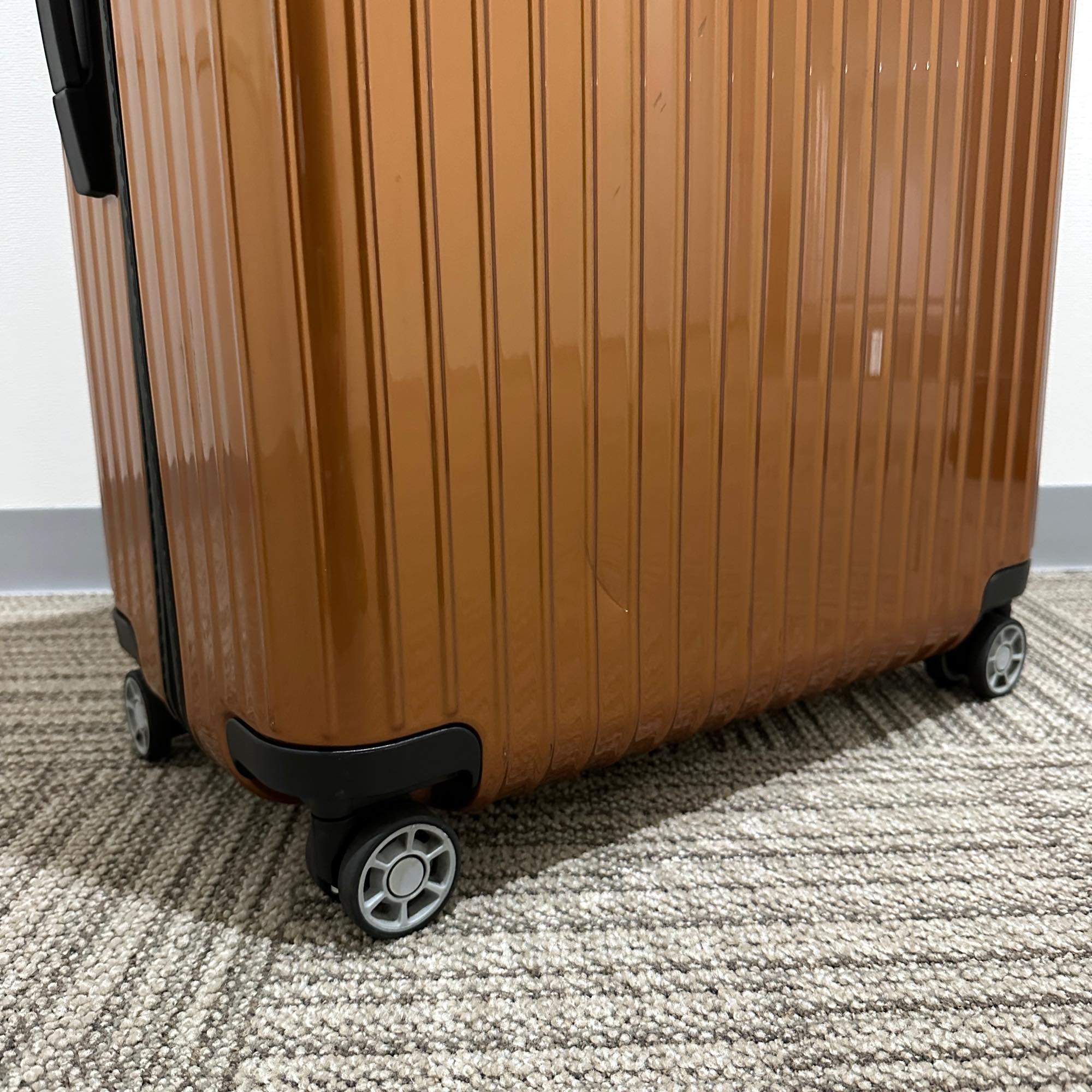 リモワ サルサエアー 823.73 80リットル 中古美品 4輪