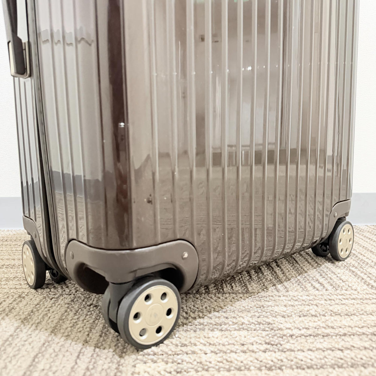 リモワ サルサ デラックス 830.70.52.4 78リットル 中古美品 4輪