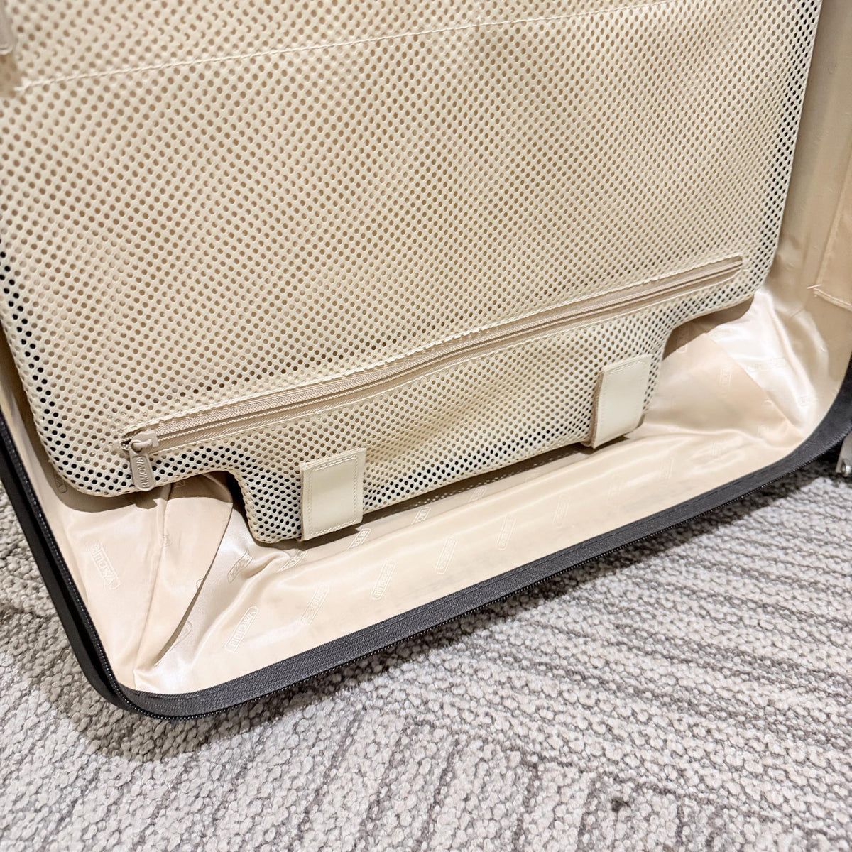 リモワ サルサ デラックス 830.70.52.4 78リットル 中古美品 4輪