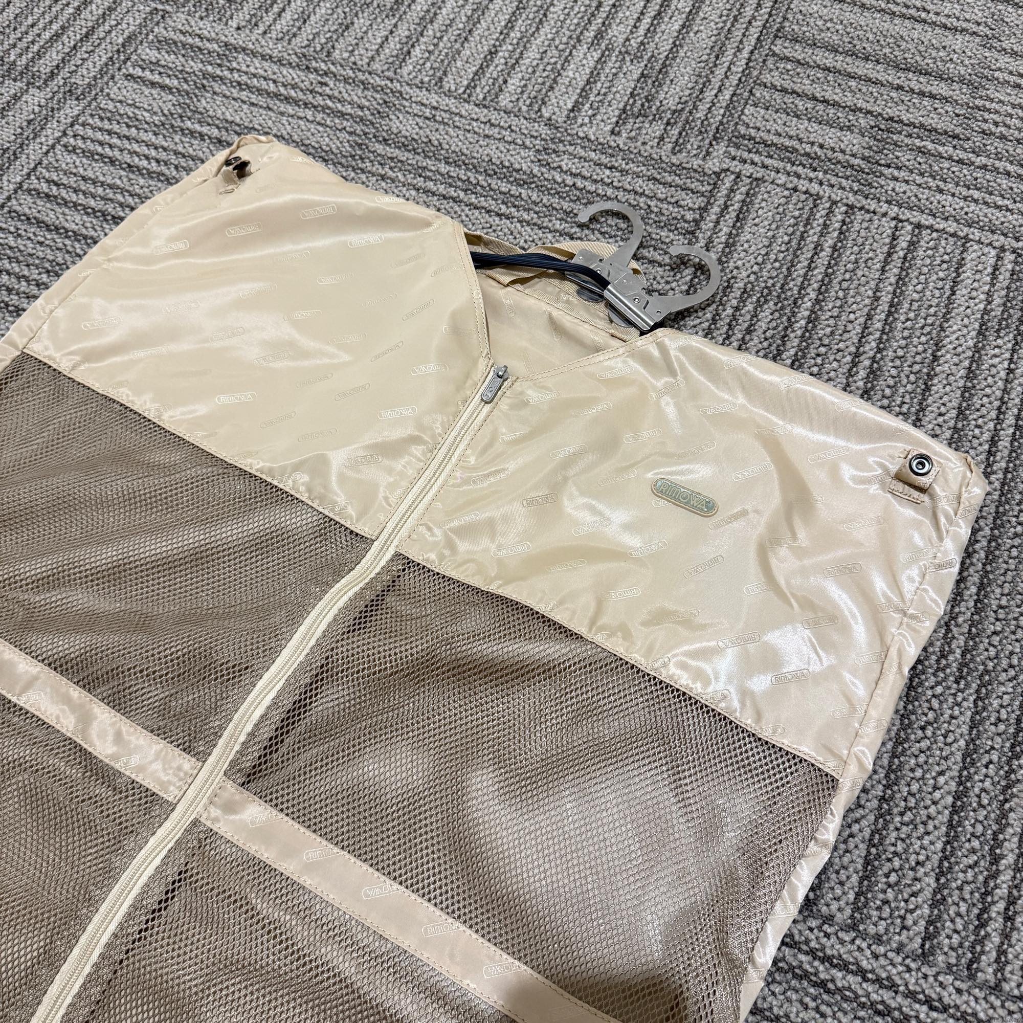 リモワ サルサデラックス 3Suiter 830.80.33.4 中古美品 128リットル 4輪