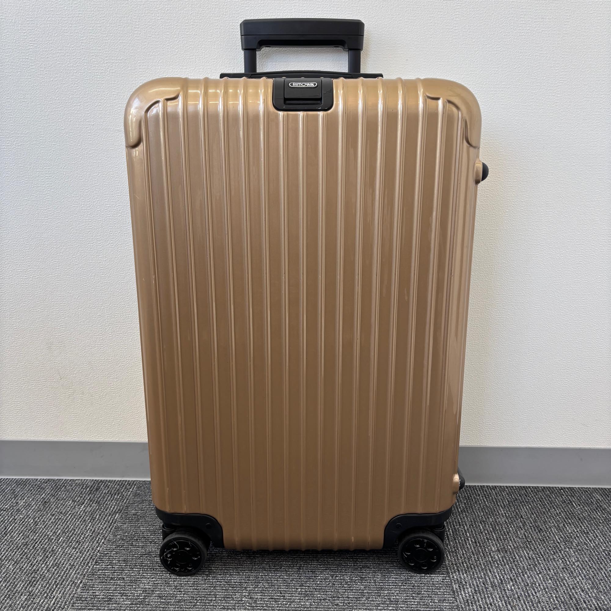 リモワ サルサデラックス(エッセンシャル) 830.90.09.7 中古美品 63リットル 4輪