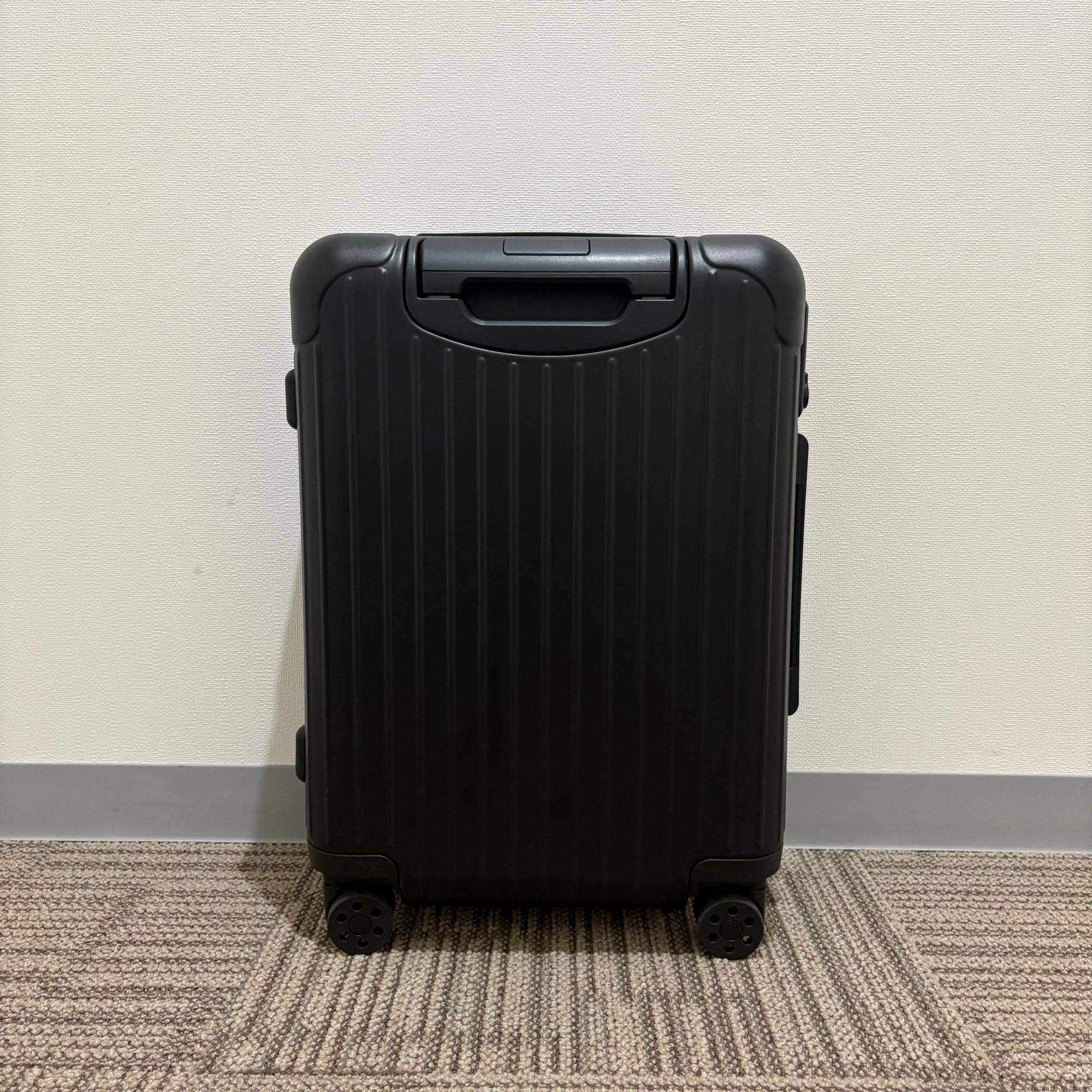 リモワ エッセンシャル 832.52.63.1 キャビンS 34L 中古美品 マットブラック