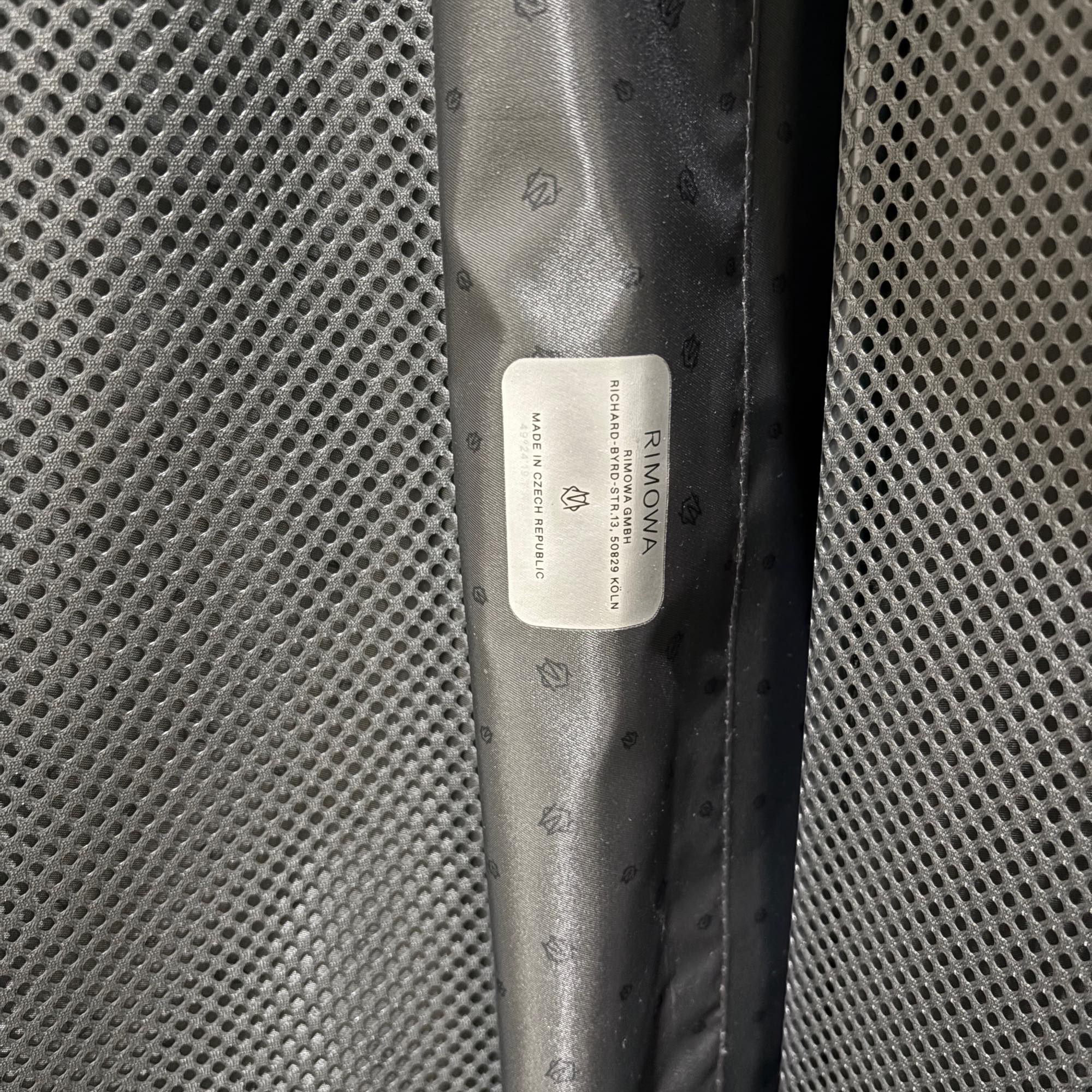 リモワ エッセンシャル 832.52.63.1 キャビンS 34L 中古美品 マットブラック