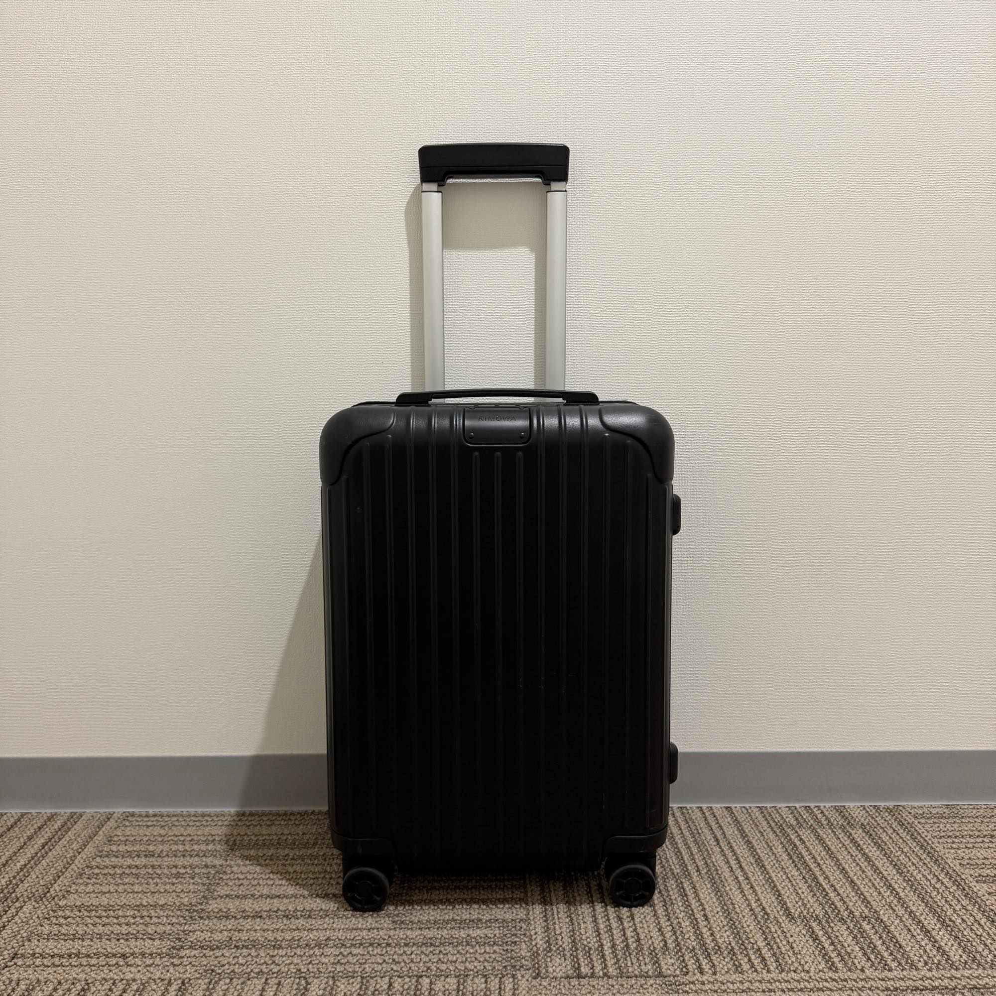 リモワ エッセンシャル キャビン 832.53.63.1 中古美品 36L マットブラック