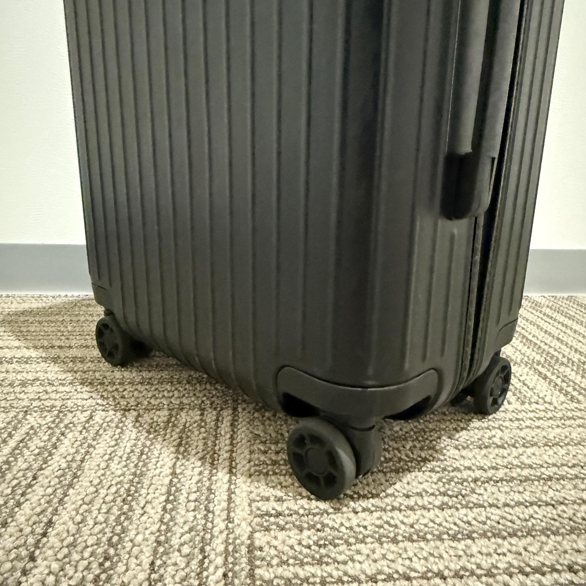 リモワ エッセンシャル キャビン 832.53.63.1 中古美品 36L マットブラック