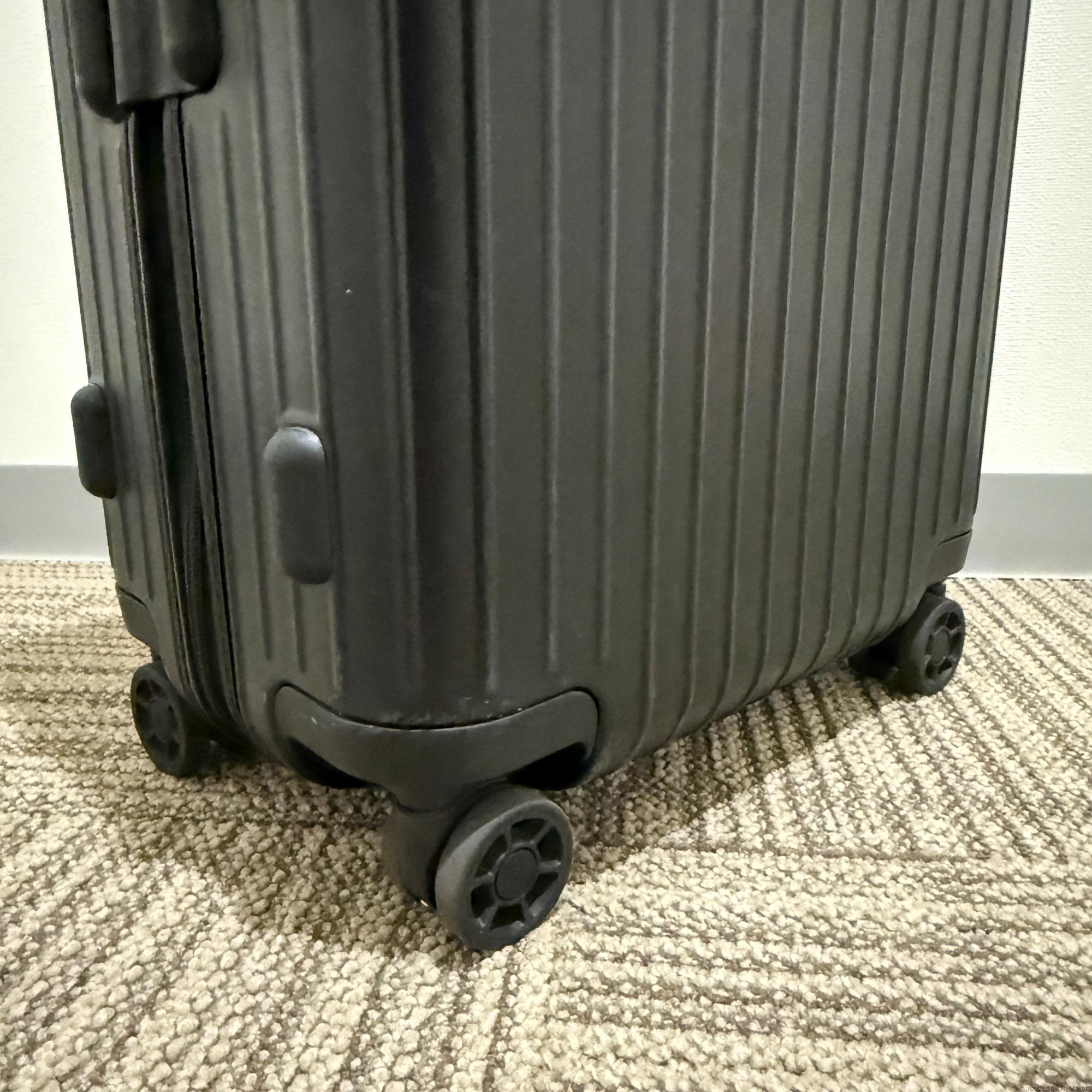リモワ エッセンシャル キャビン 832.53.63.1 中古美品 36L マットブラック