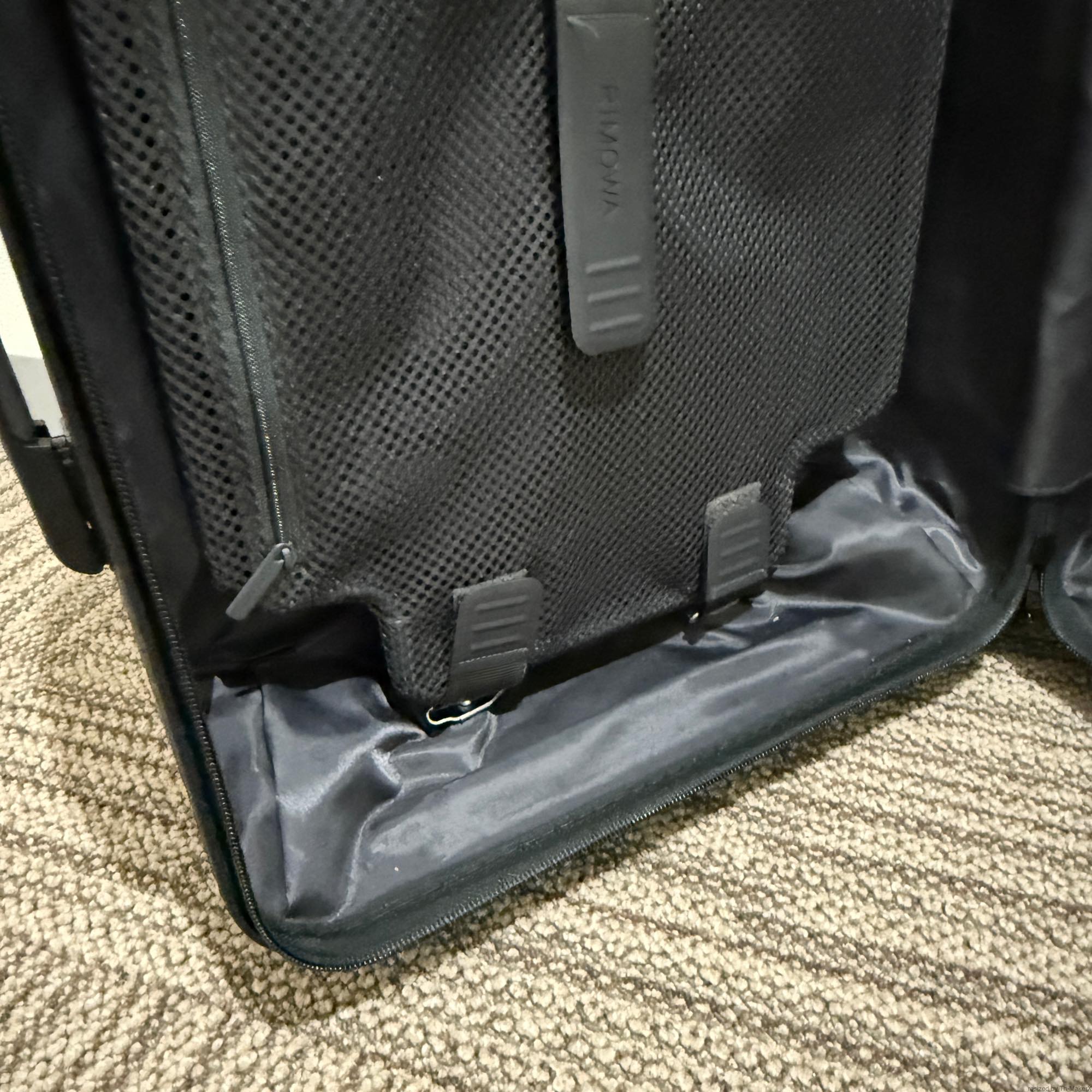 リモワ エッセンシャル キャビン 832.53.63.1 中古美品 36L マットブラック