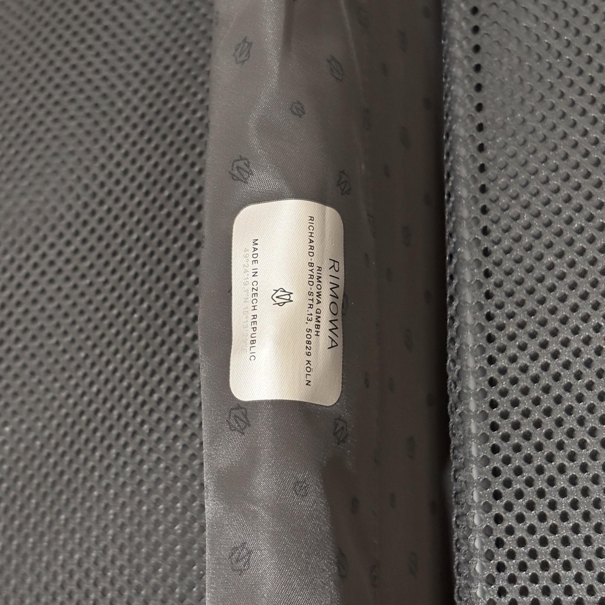 リモワ エッセンシャル 832.63.66.4 チェックインM 60L 中古美品 ホワイトグロス