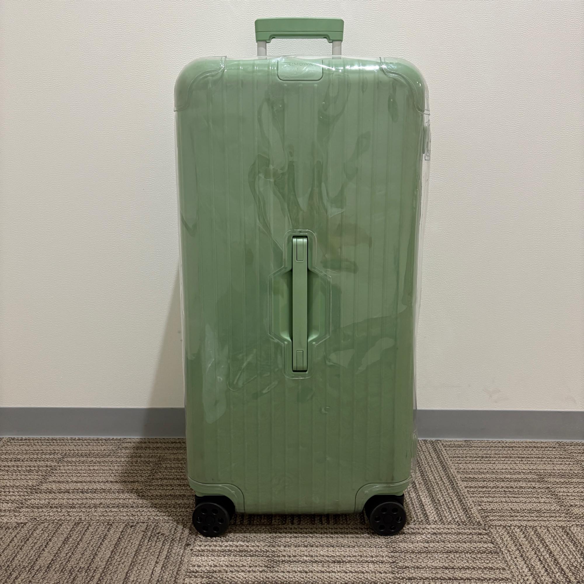 リモワ エッセンシャル 832.80.94.4 バンブーグリーン トランクプラス 中古美品 101L