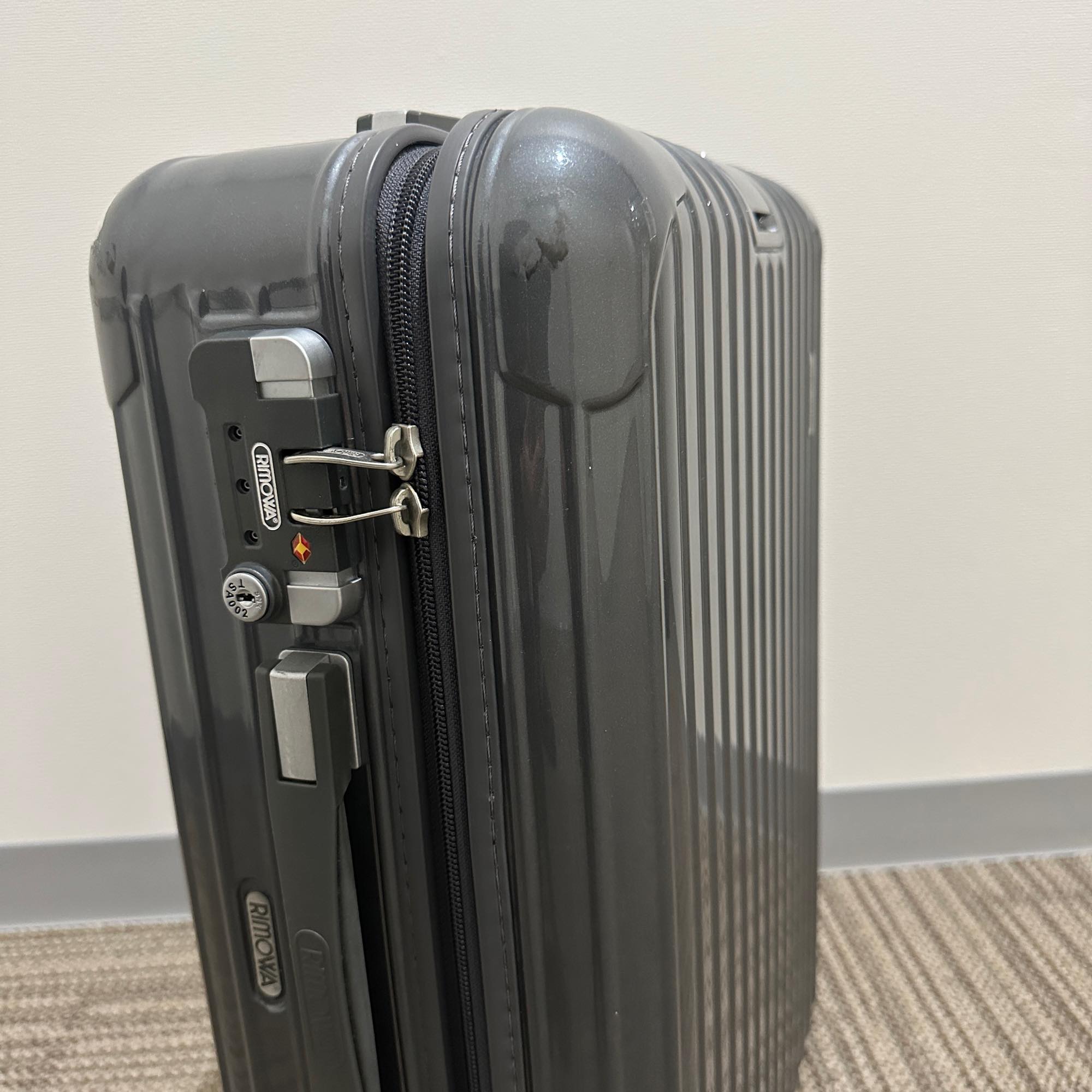 リモワ サルサデラックス 854.52 33リットル 中古美品 2輪
