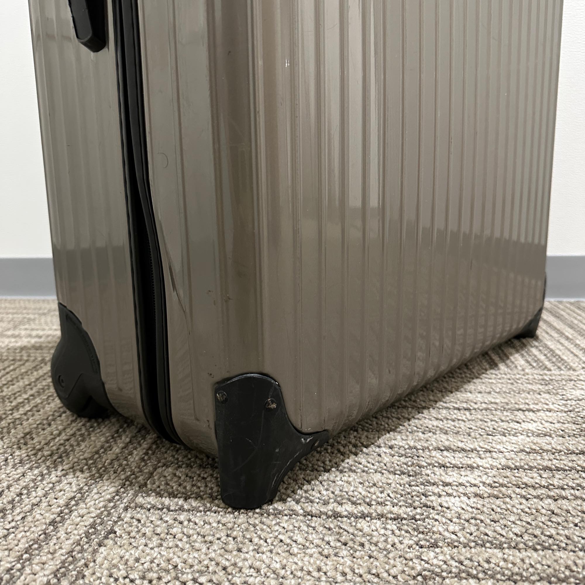 リモワ サンバ 859.77 107リットル 中古商品 2輪