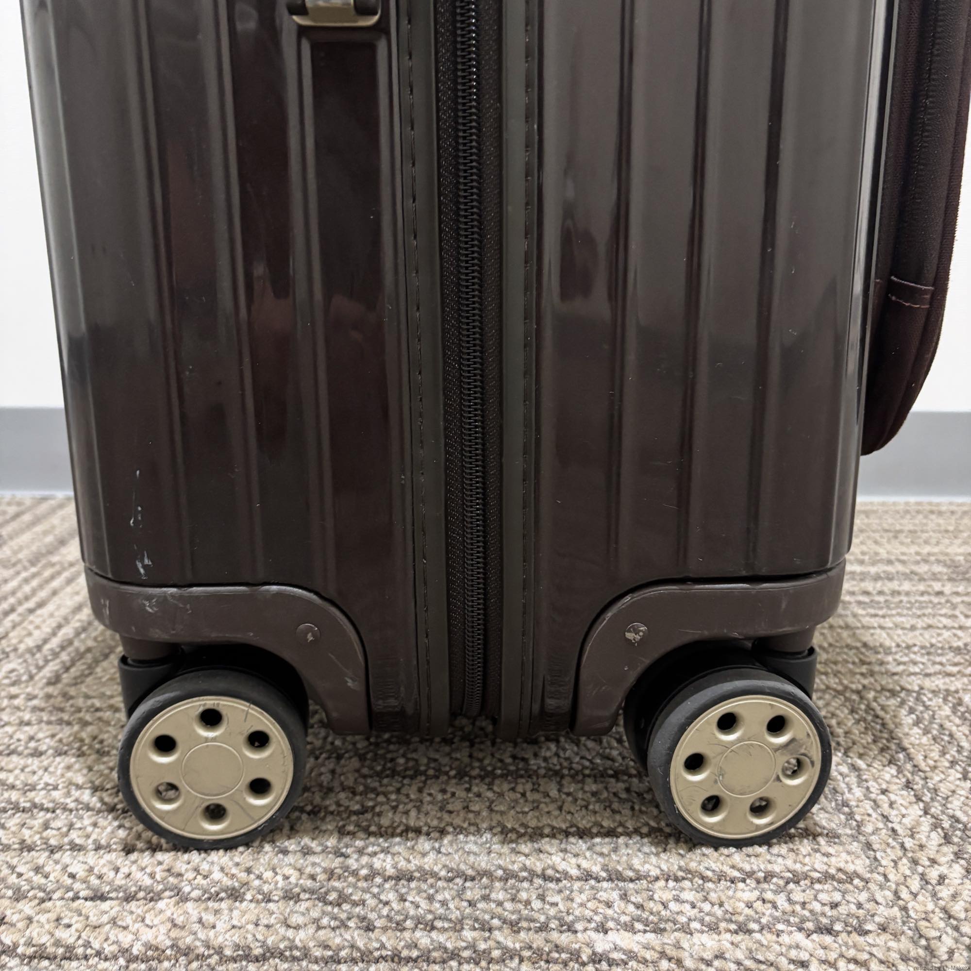 リモワ エッセンシャルスリーブ (サルサデラックス ハイブリッド) U862.70 89リットル 中古商品 4輪