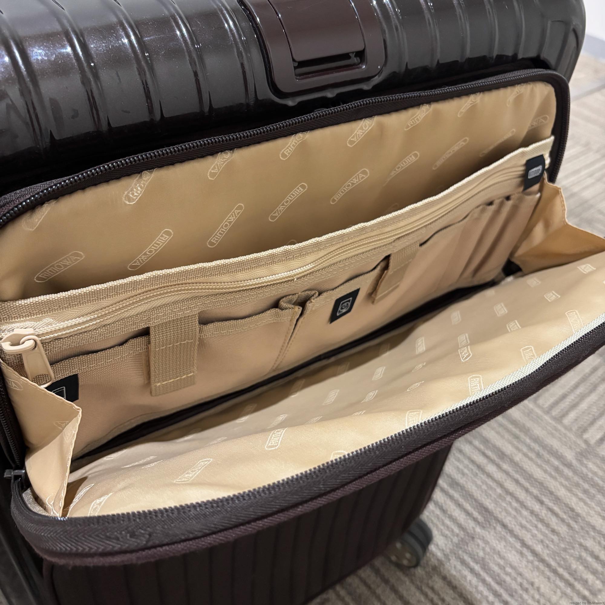 リモワ エッセンシャルスリーブ (サルサデラックス ハイブリッド) U862.70 89リットル 中古商品 4輪