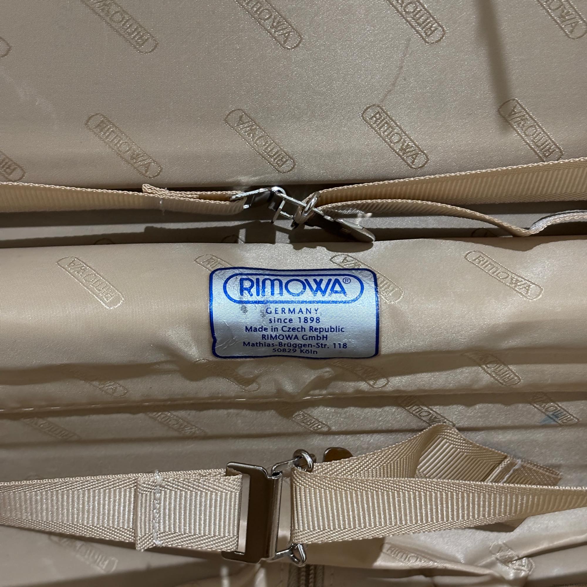 リモワ エッセンシャルスリーブ (サルサデラックス ハイブリッド) 863.41.21.2 23リットル 中古美品 2輪