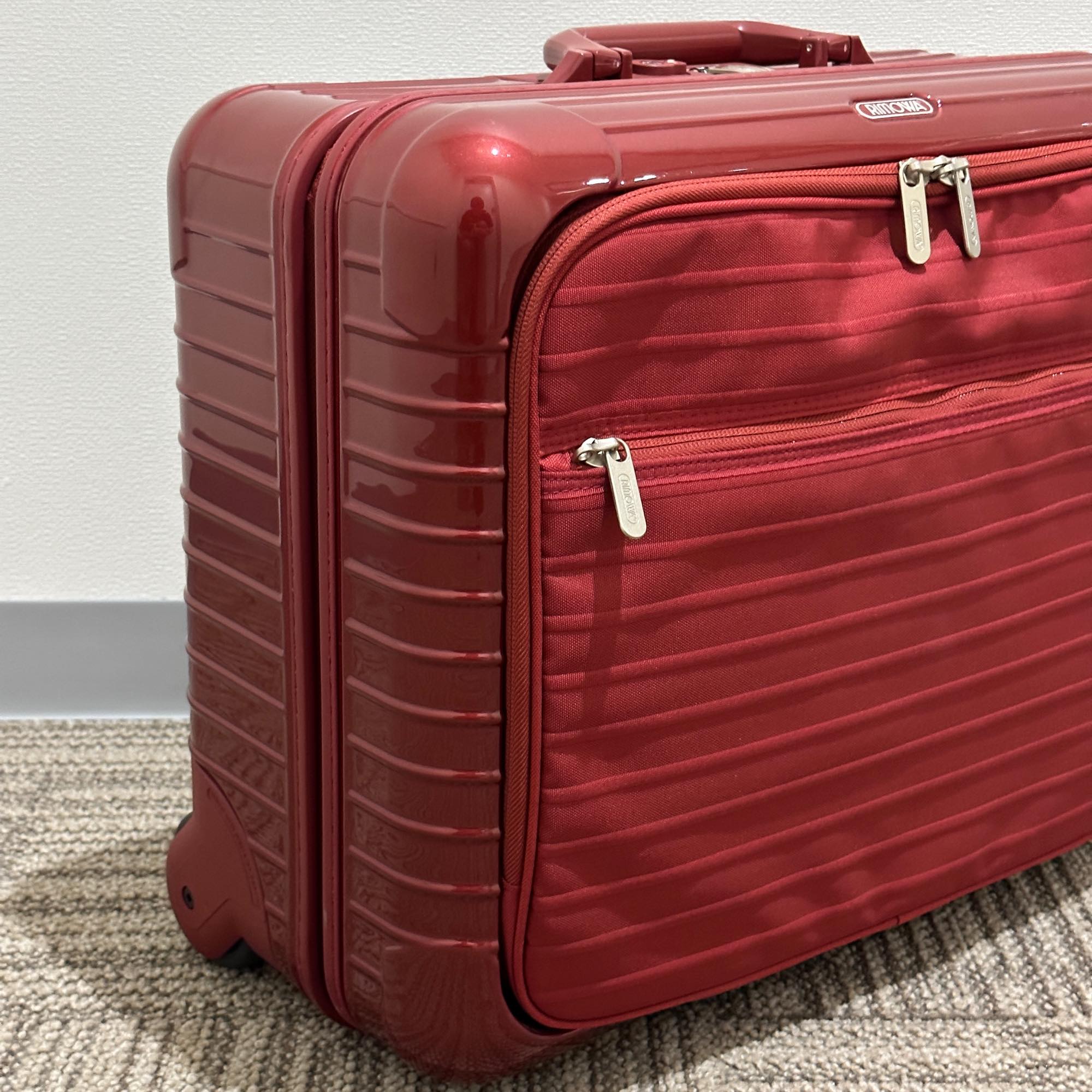 リモワ サルサデラックス ハイブリッド U863.50.21.2 中古美品 32リットル 2輪