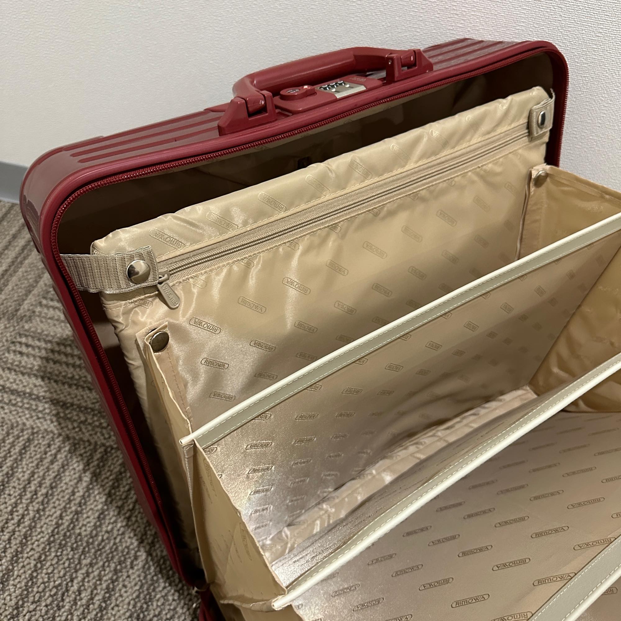 リモワ サルサデラックス ハイブリッド U863.50.21.2 中古美品 32リットル 2輪