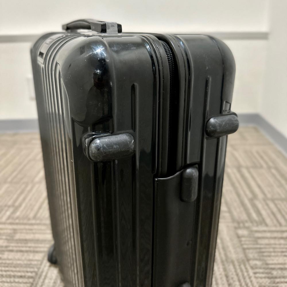 リモワ サルサデラックス 870.52 新古品 32リットル 4輪