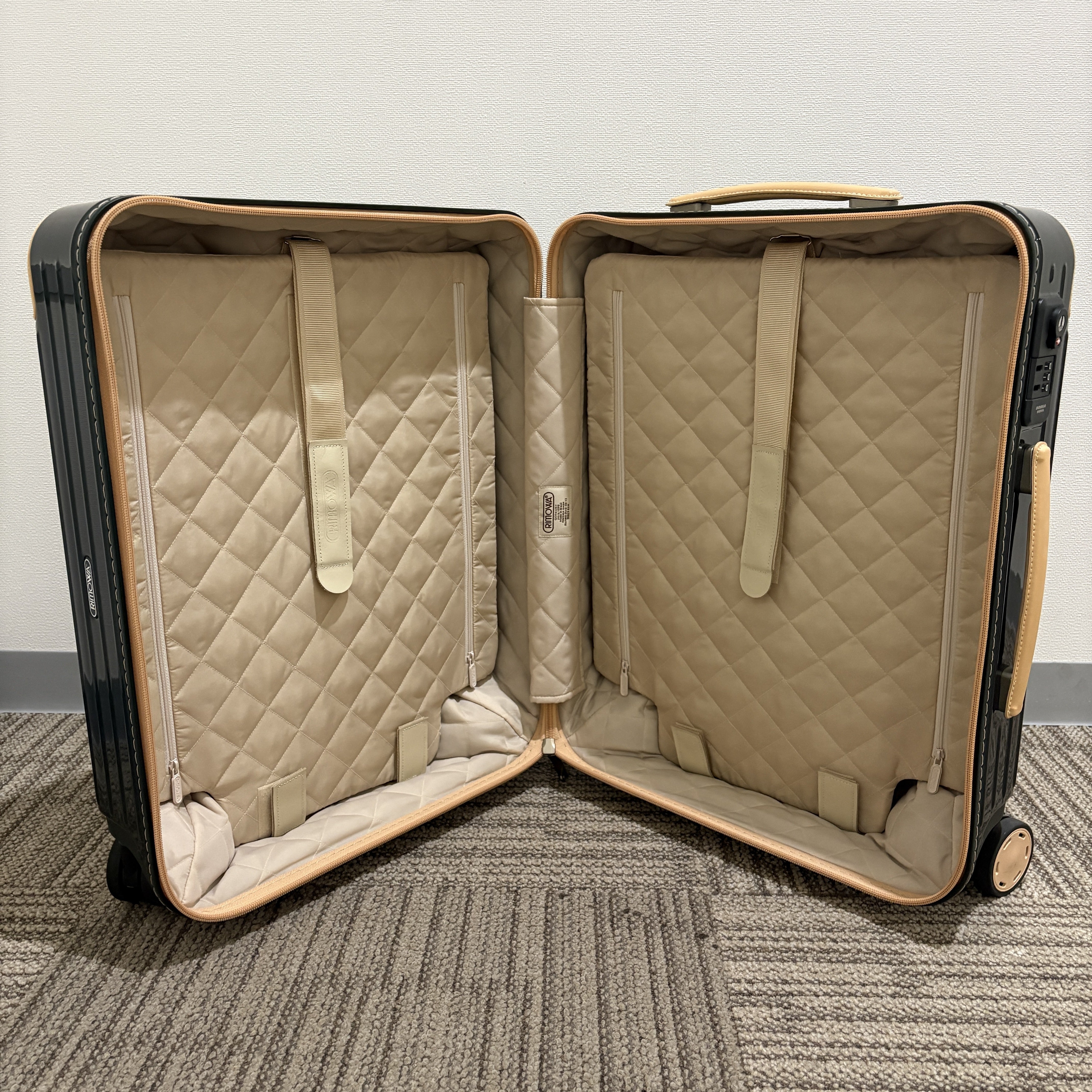 リモワ ボサノバ 870.56.41.4 42リットル 中古美品 4輪