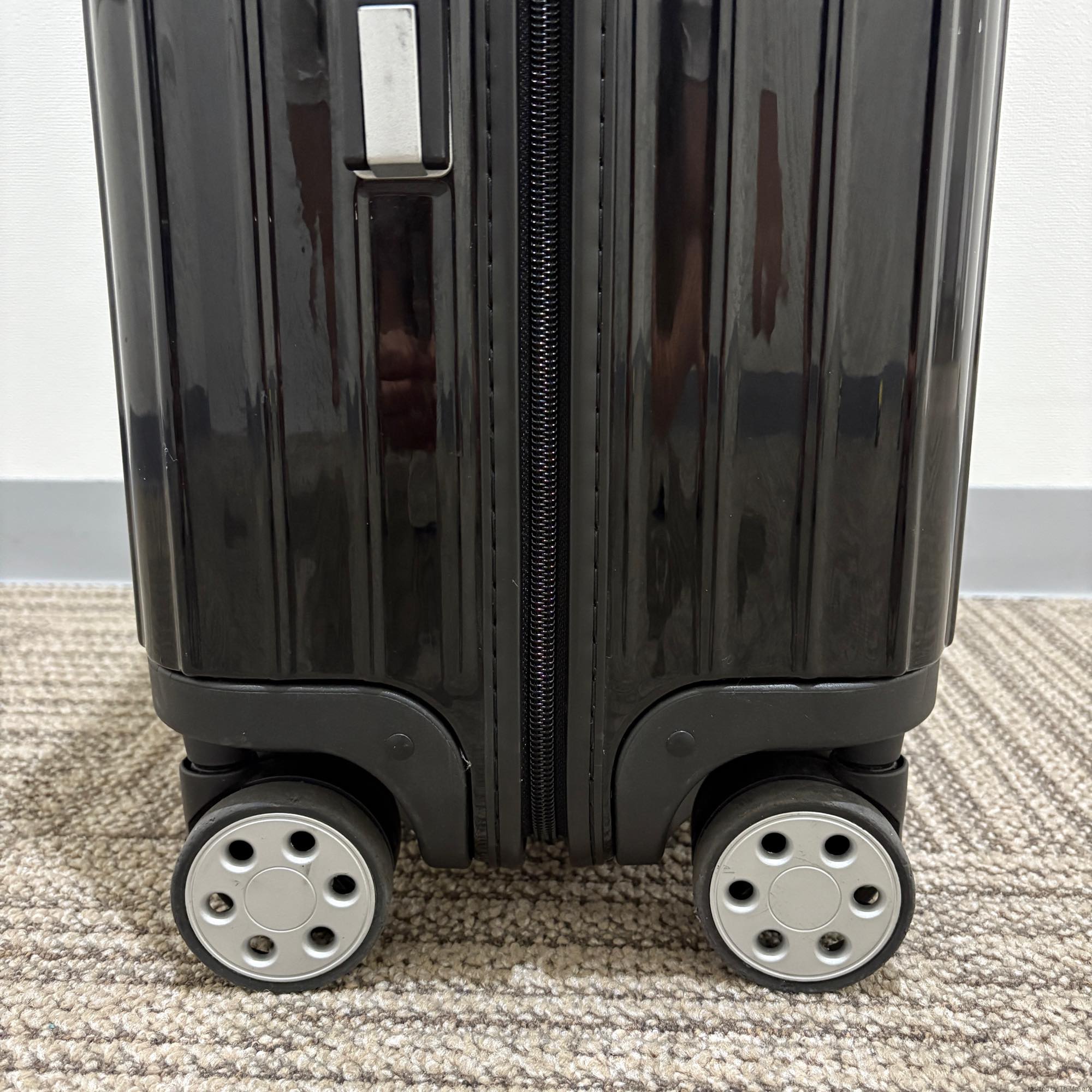 リモワ サルサデラックス 870.63 中古美品 61リットル 4輪