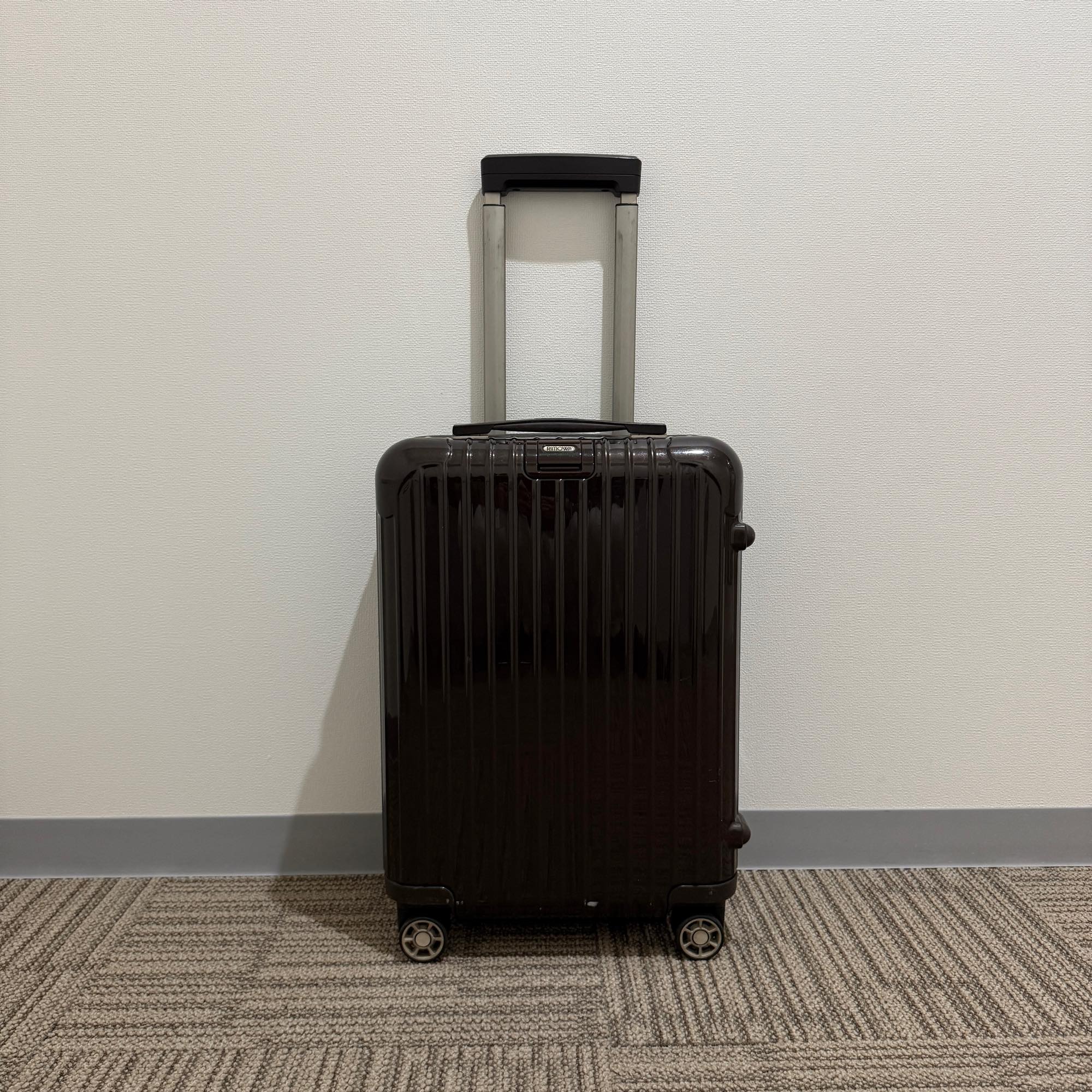 リモワ サルサデラックス 872.52 33リットル 中古商品 4輪