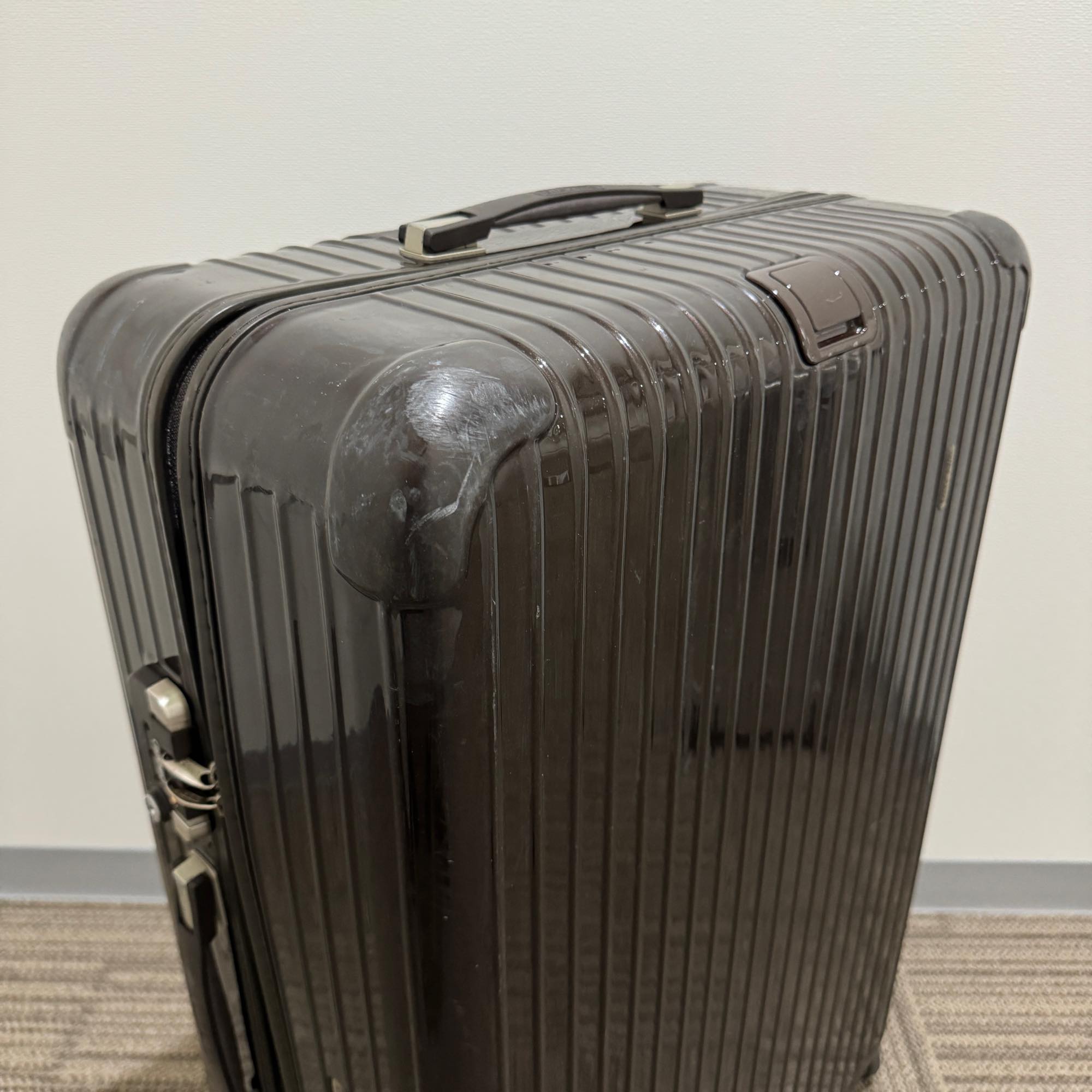 リモワ サルサデラックス 870.77 中古商品 104リットル 4輪