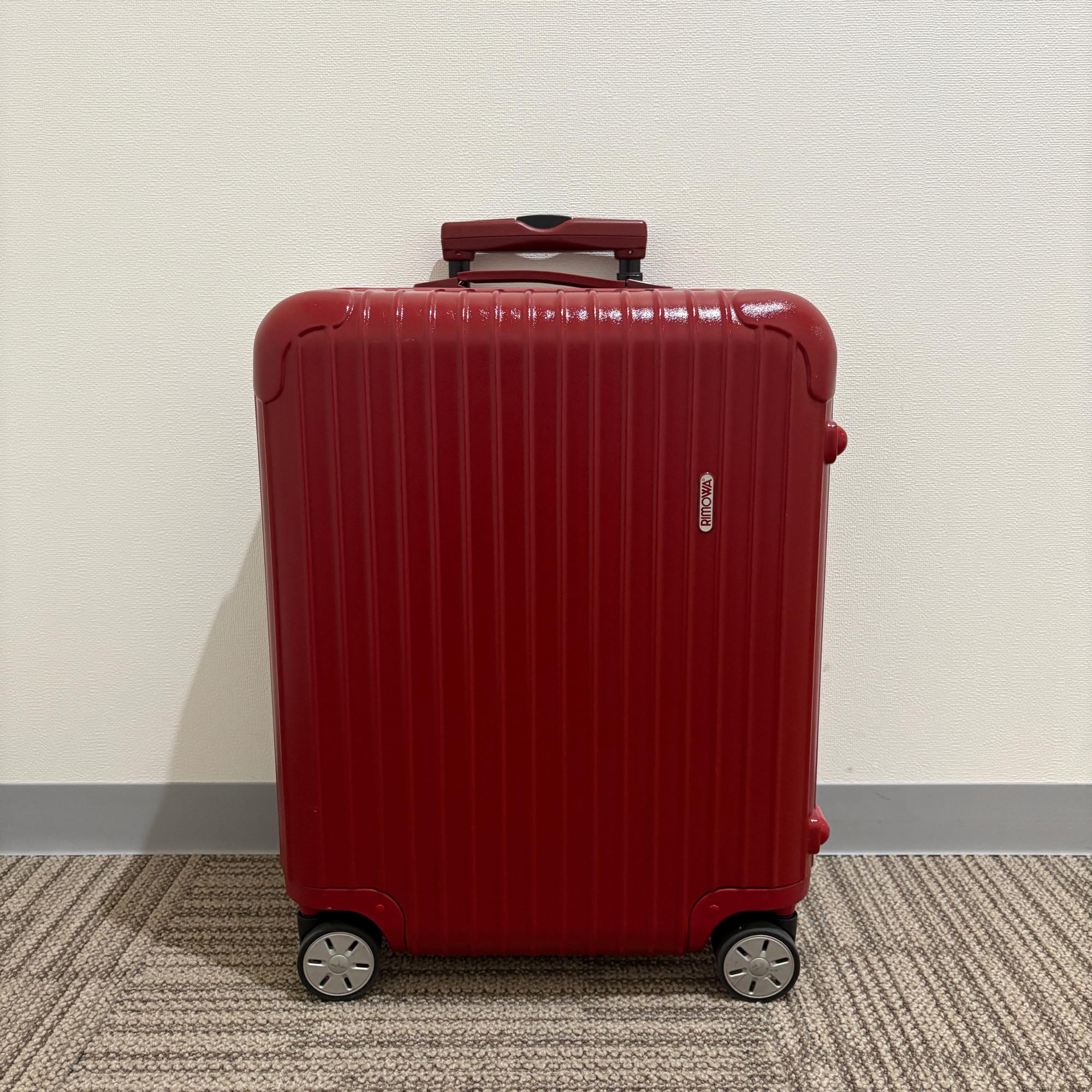 リモワ サルサ(エッセンシャル) 875.56 45リットル 中古美品 4輪