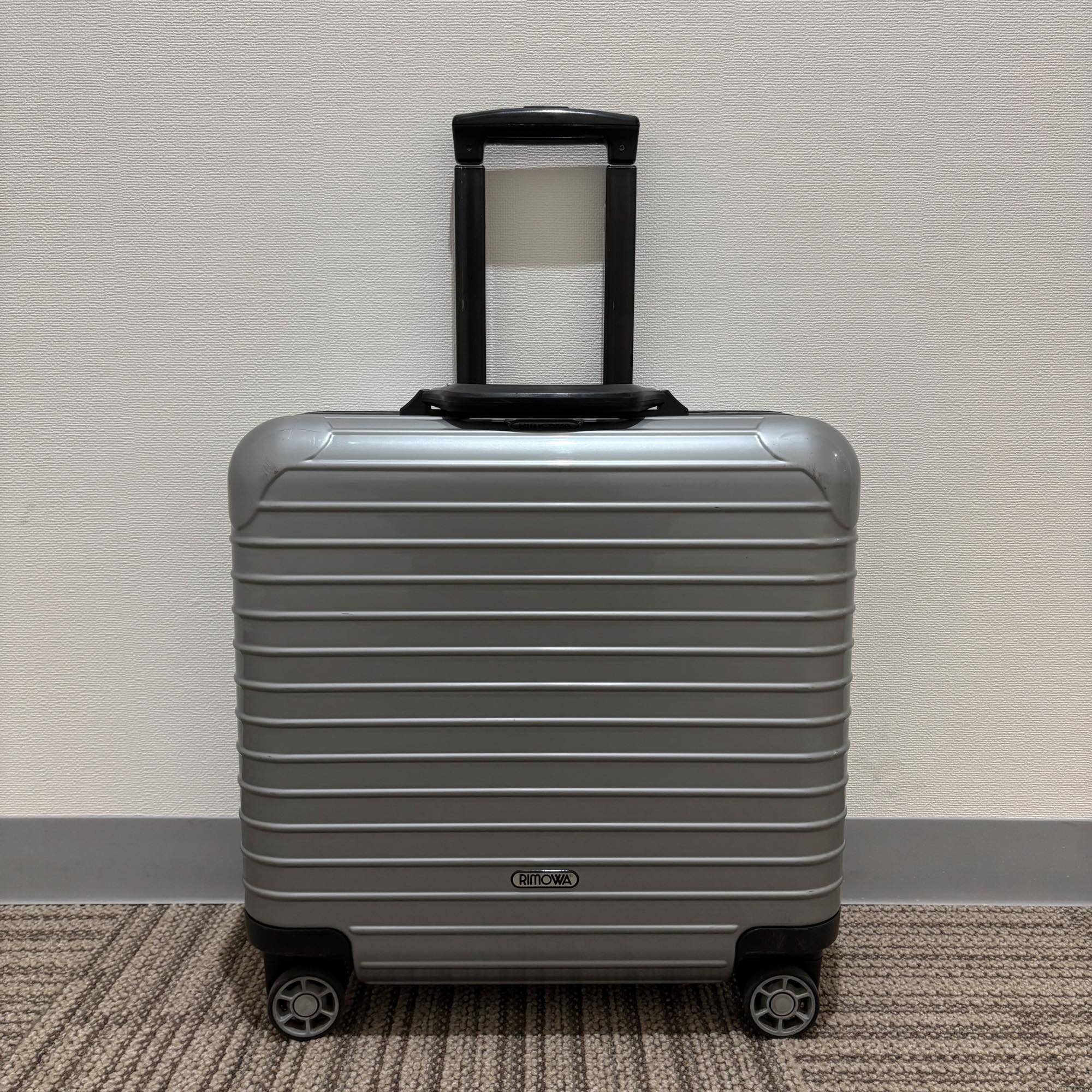 リモワ エッセンシャル(サルサ) トロリー 876.40 中古美品 4輪 25