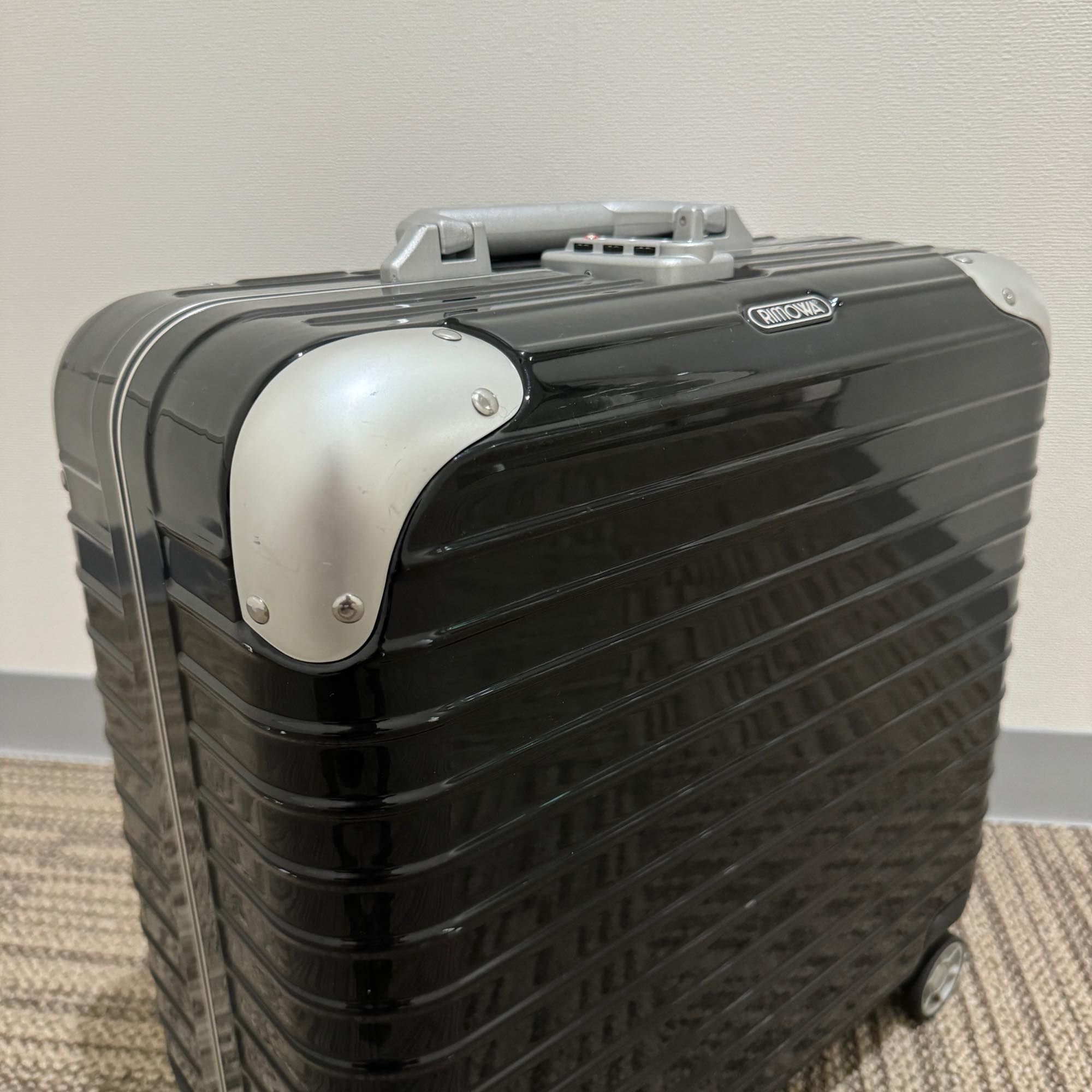リモワ リンボ 880.40.50.2 中古美品 24リットル 4輪