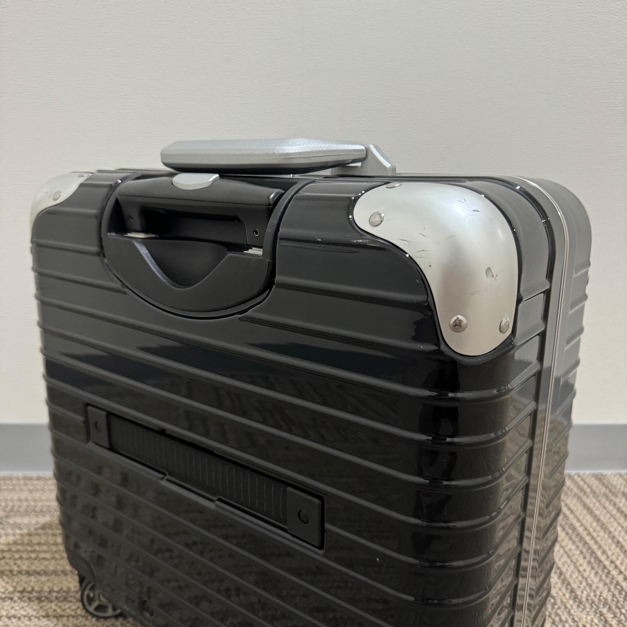リモワ リンボ 880.40.50.2 中古美品 24リットル 4輪
