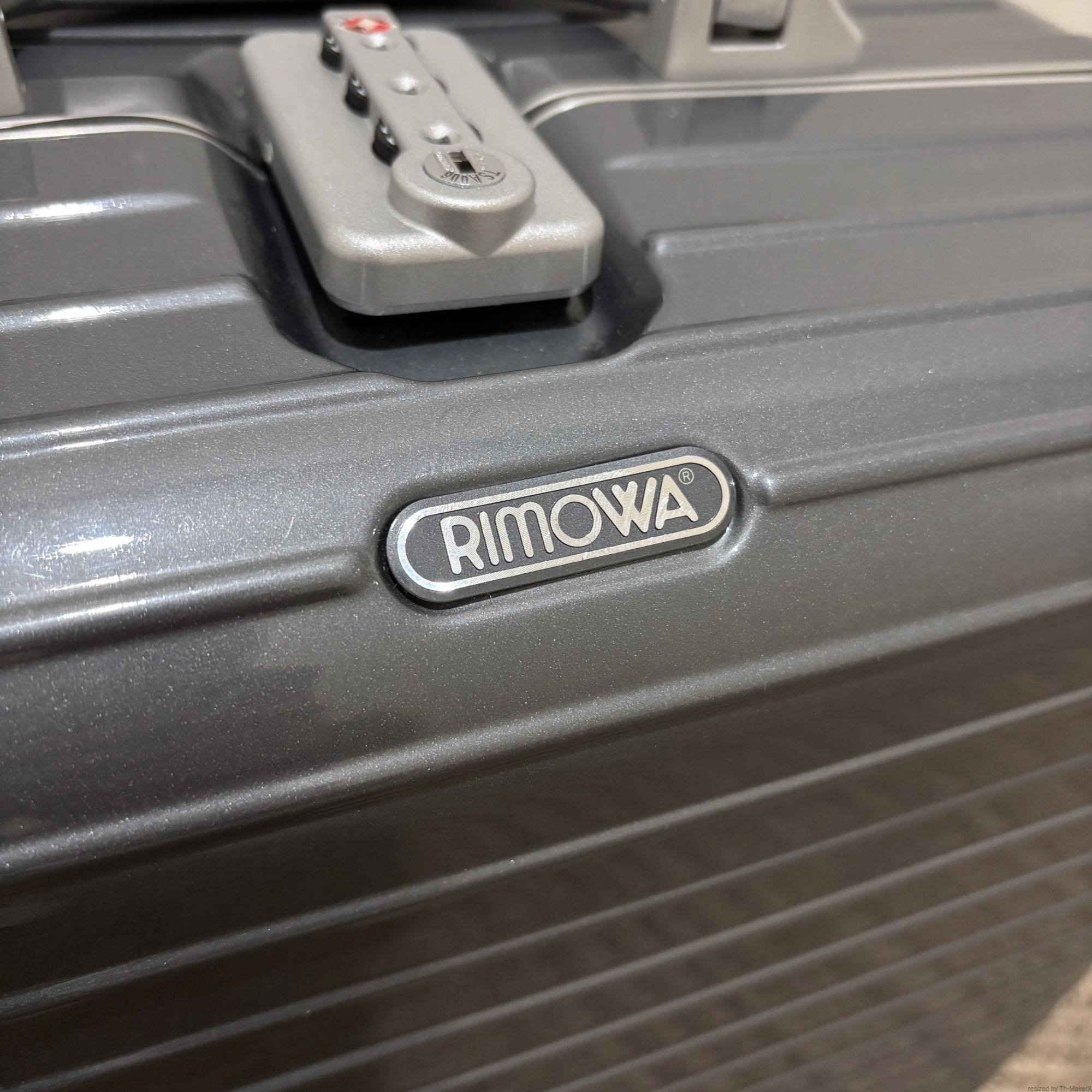 リモワ ハイブリッド(リンボ) 880.40.54.4 中古美品 24リットル 4輪