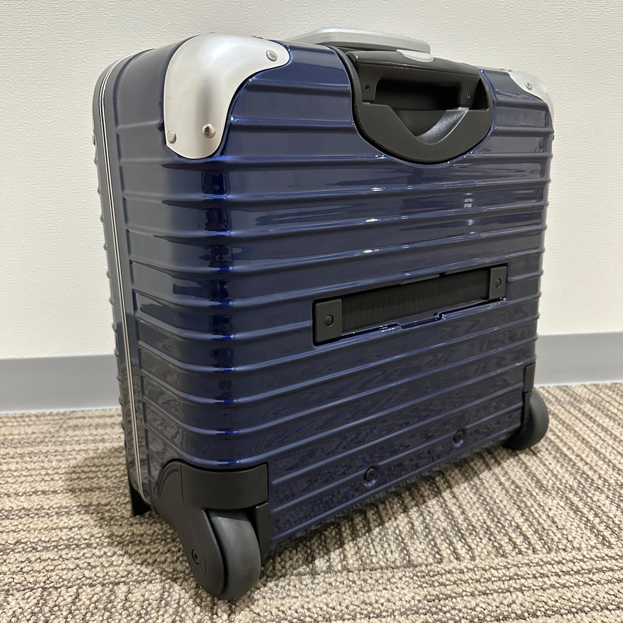 リモワ リンボ 881.40.21.2 24リットル 中古美品 2輪