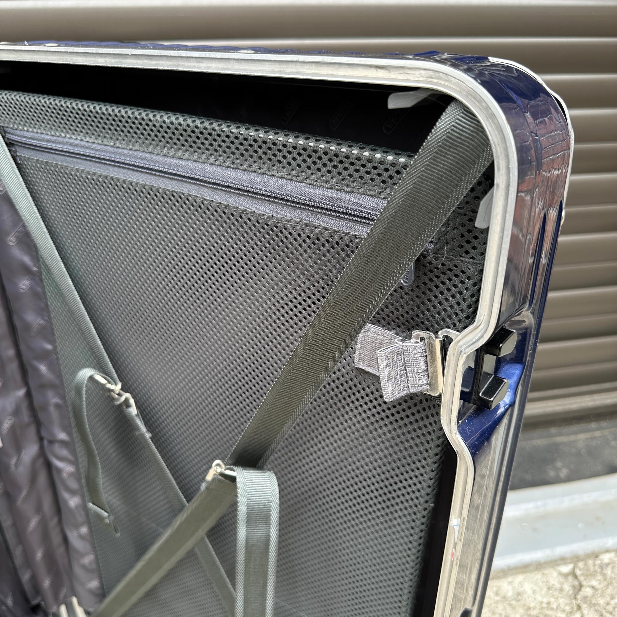 リモワ リンボ U881.63 60リットル 中古商品 2輪