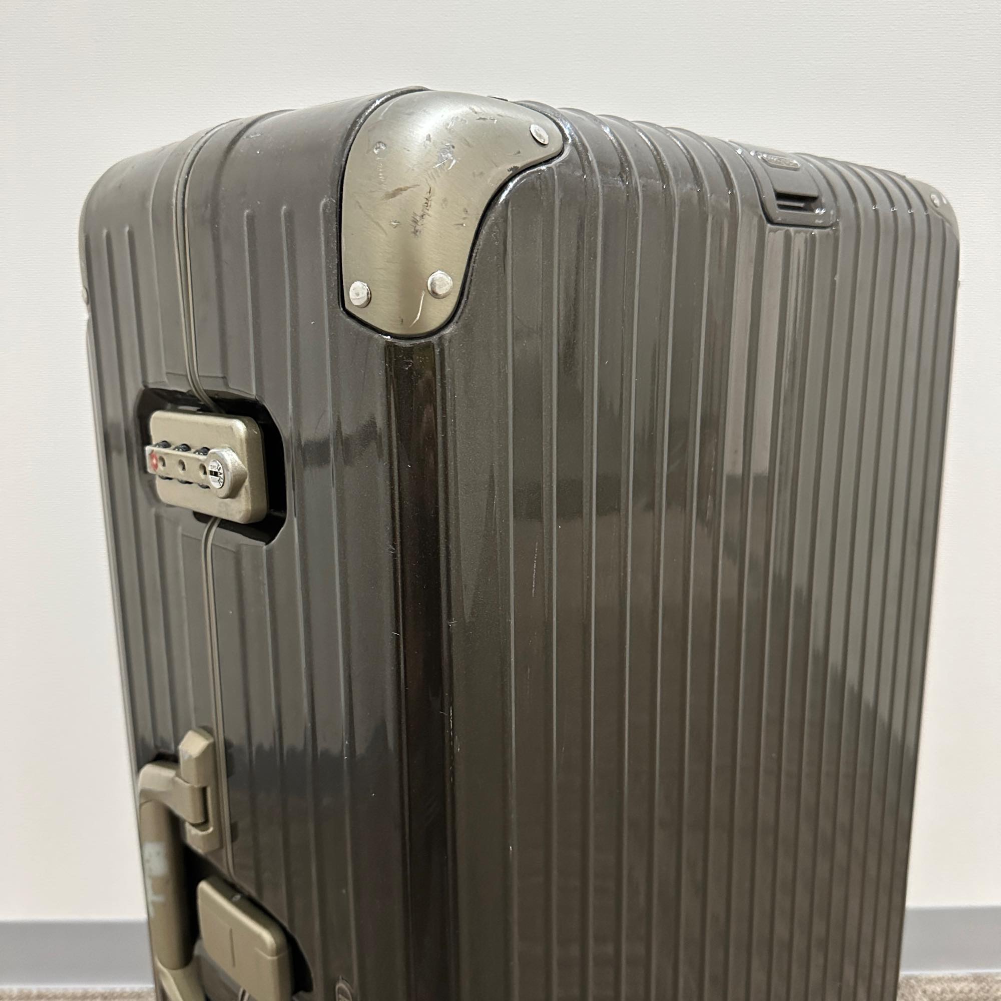リモワ リンボ 881.70.33.4 73リットル 中古商品 4輪