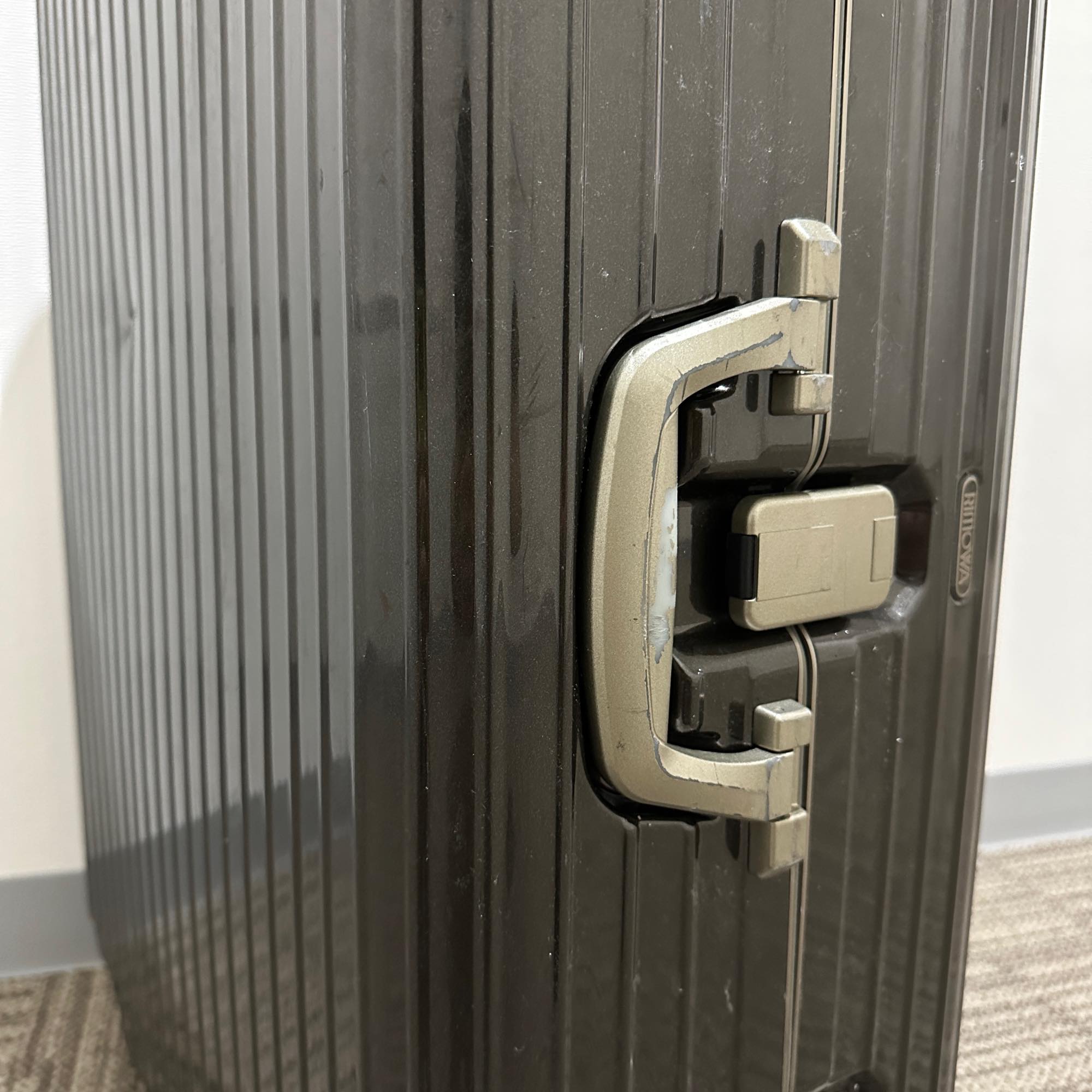 リモワ リンボ 881.70.33.4 73リットル 中古商品 4輪
