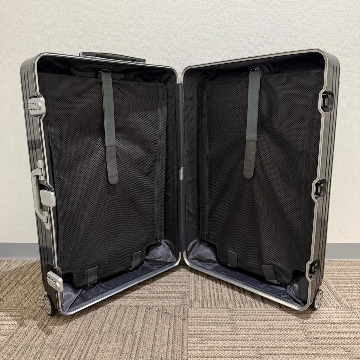 リモワ リンボ 中古美品 881.73.50.4 87リットル 4輪