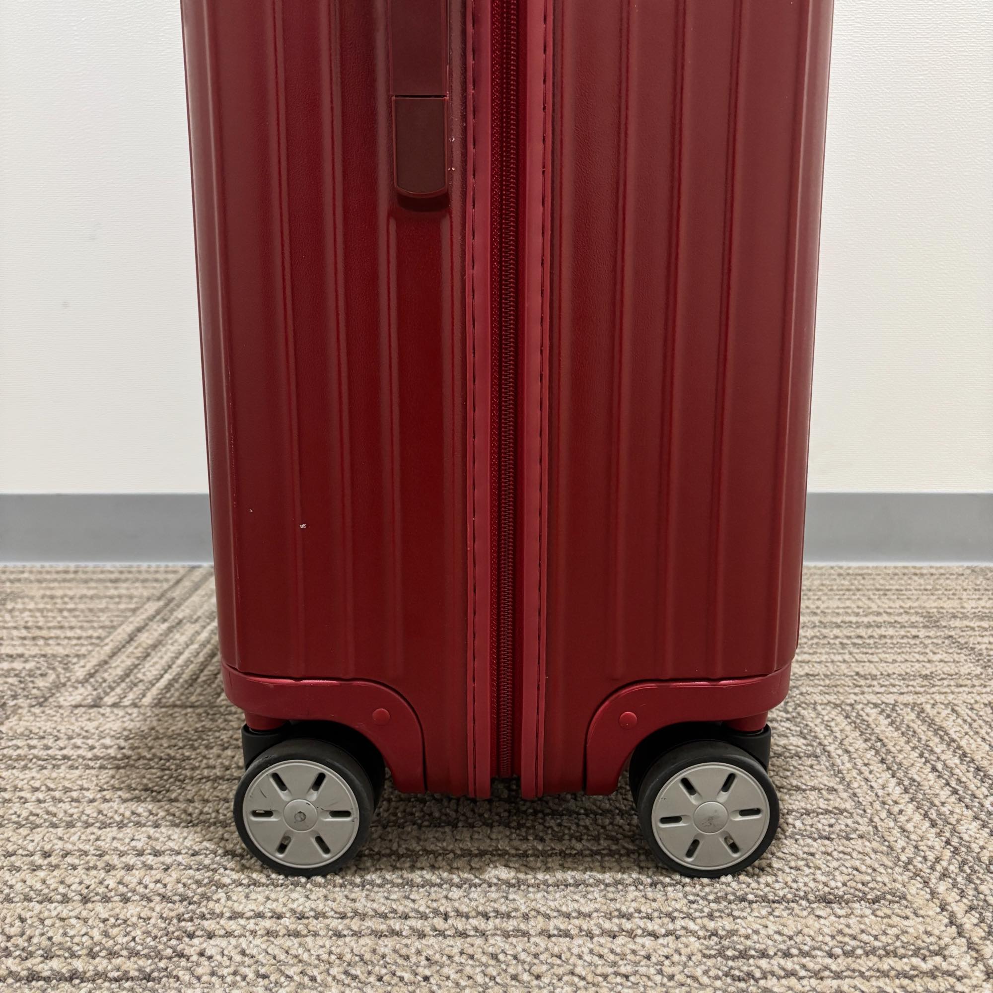 リモワ エッセンシャル(サルサ) 875.77-9 104リットル 中古美品 4輪