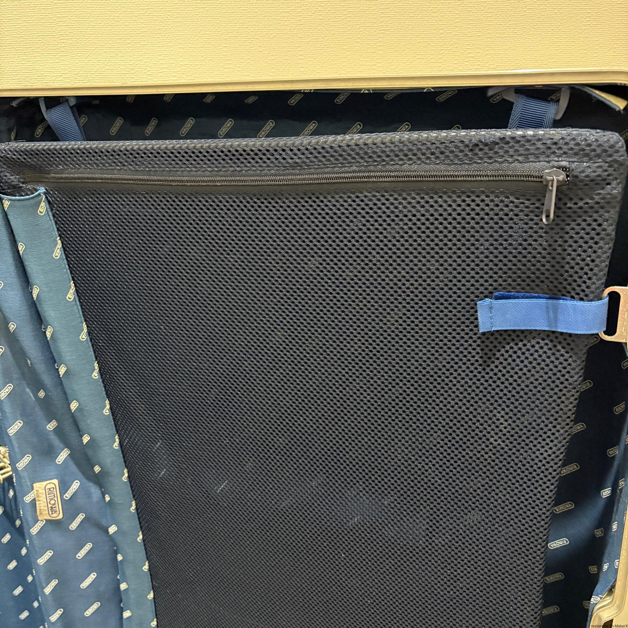 リモワ トパーズ 中古商品 932.77-9 104リットル 4輪