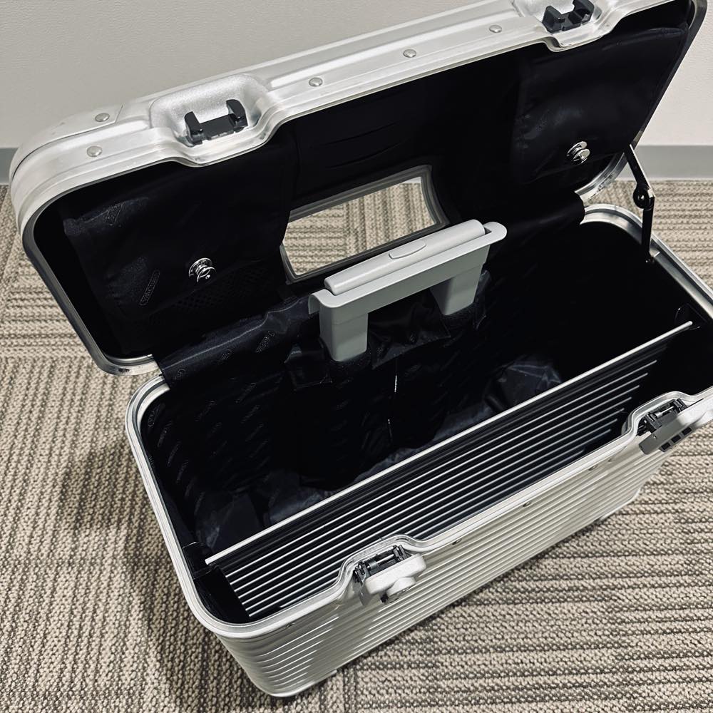 リモワ パイロット 923.50.00.4 中古商品 34リットル 4輪