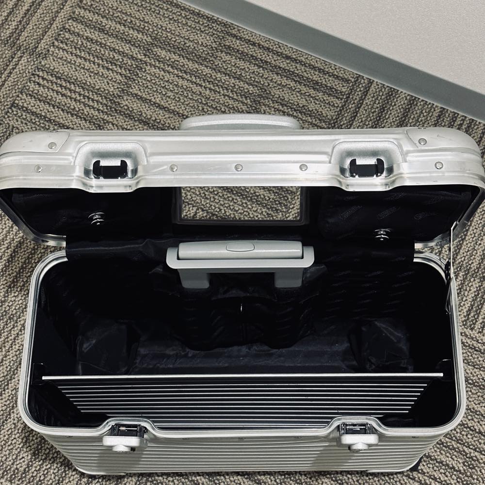 リモワ パイロット 923.50.00.4 中古商品 34リットル 4輪