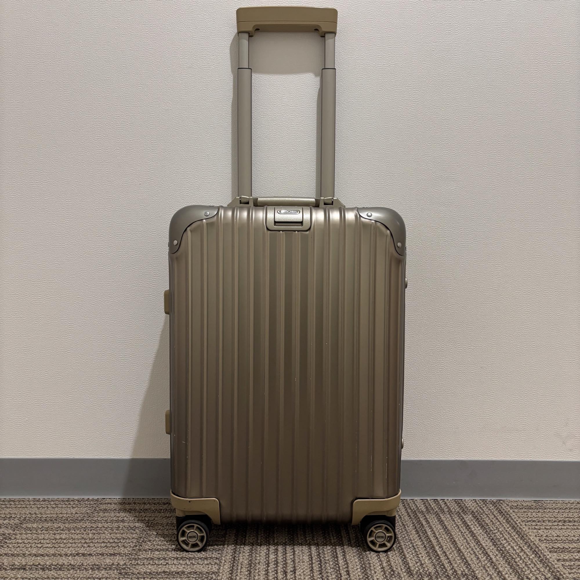 リモワ オリジナル ゴールド(トパーズ チタニウム) 中古美品 923.52.03.4 32リットル 4輪