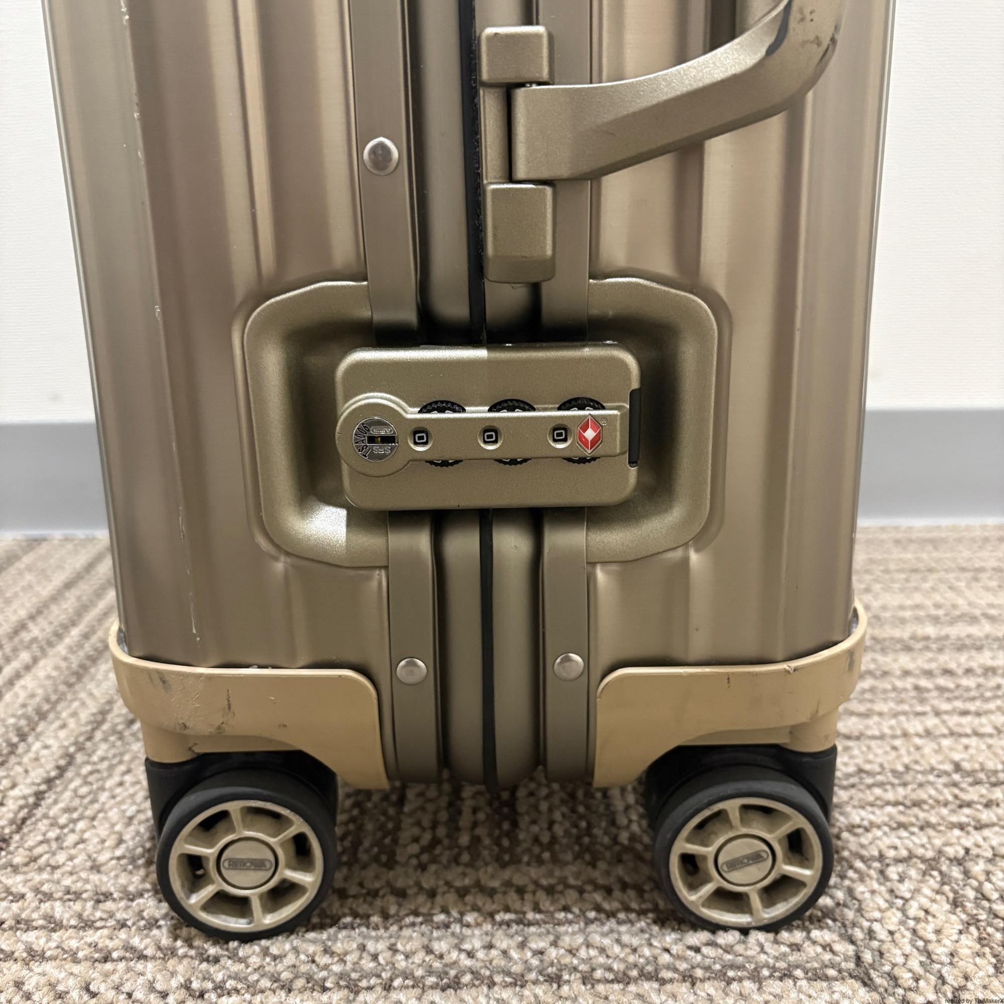 リモワ トパーズ チタニウム(オリジナル) 923.53.03.4 中古商品 34リットル 4輪
