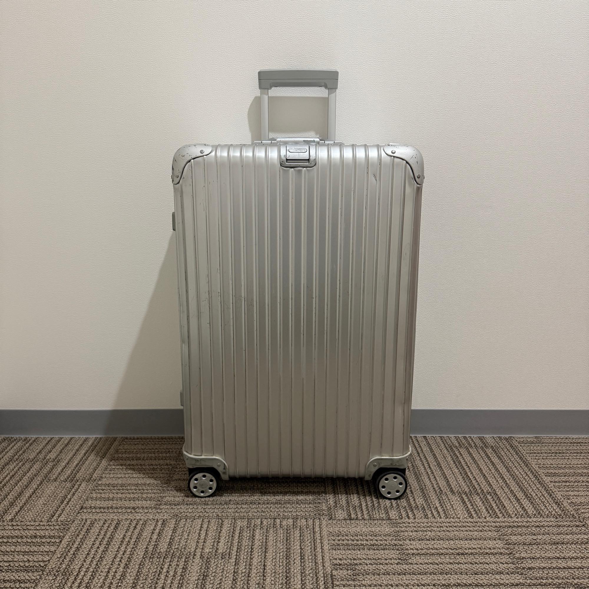 リモワ トパーズ 923.70.00.4 82リットル 中古商品 4輪