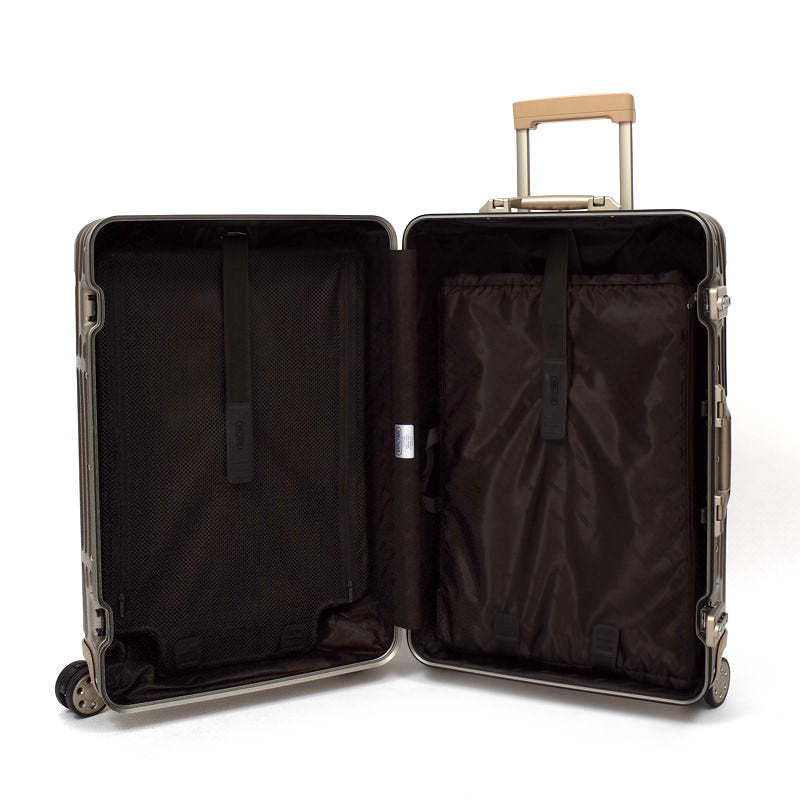 リモワ トパーズ チタニウム 中古商品 924.63.03.4 64リットル 4輪
