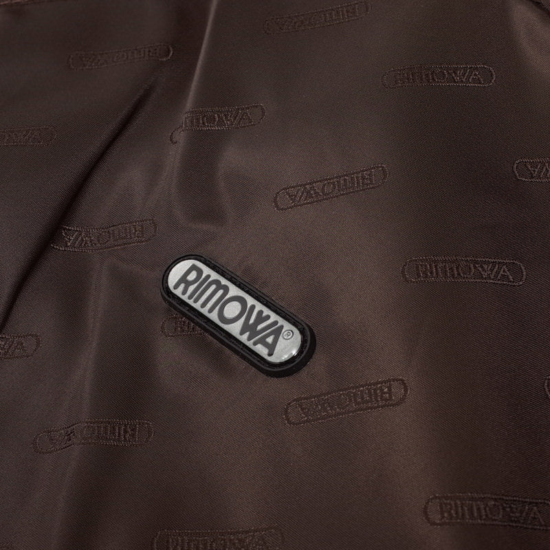 リモワ トパーズ チタニウム 中古商品 924.70.03.4 82リットル 4輪