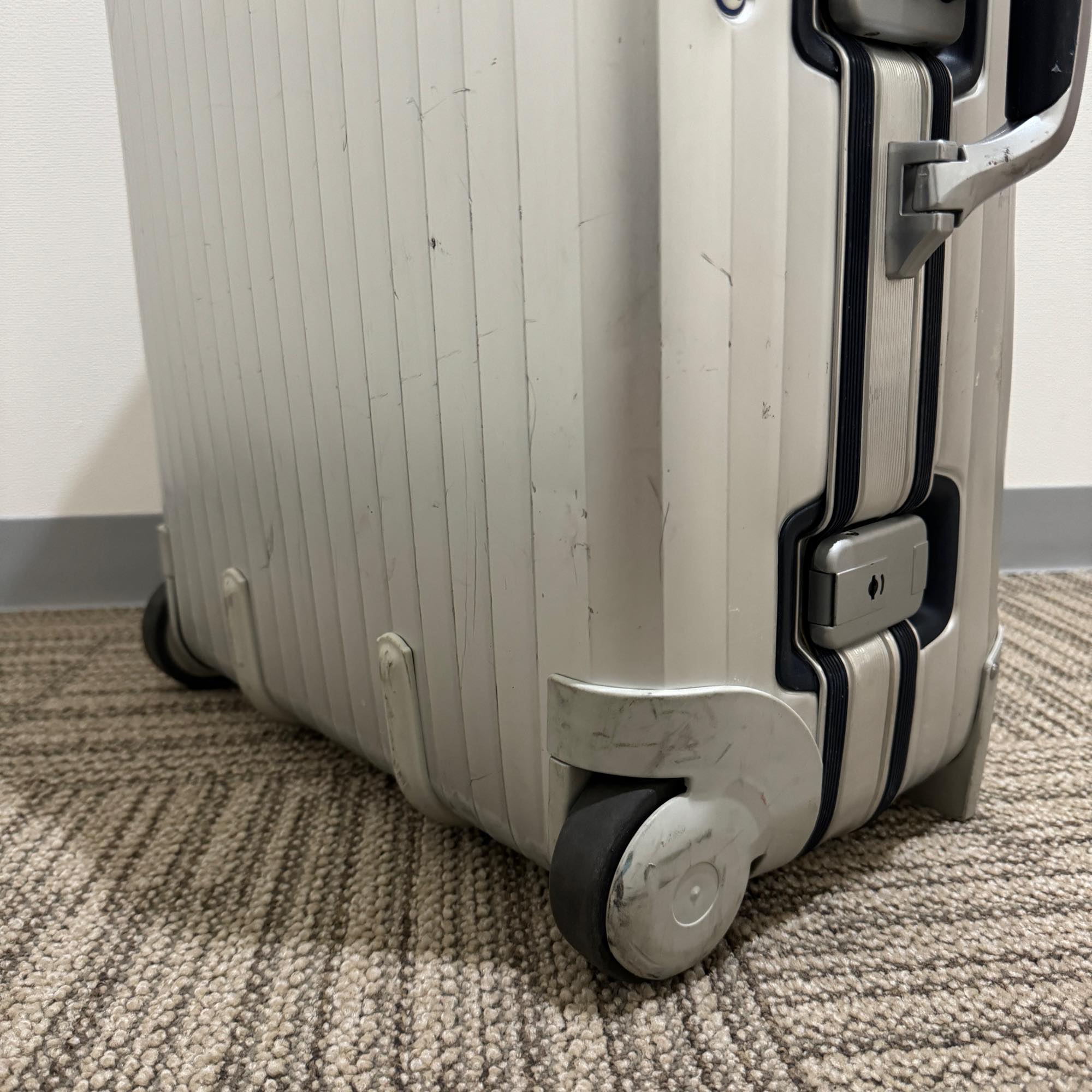 リモワ シルバーインテグラル 中古商品 U926.63 63リットル 2輪