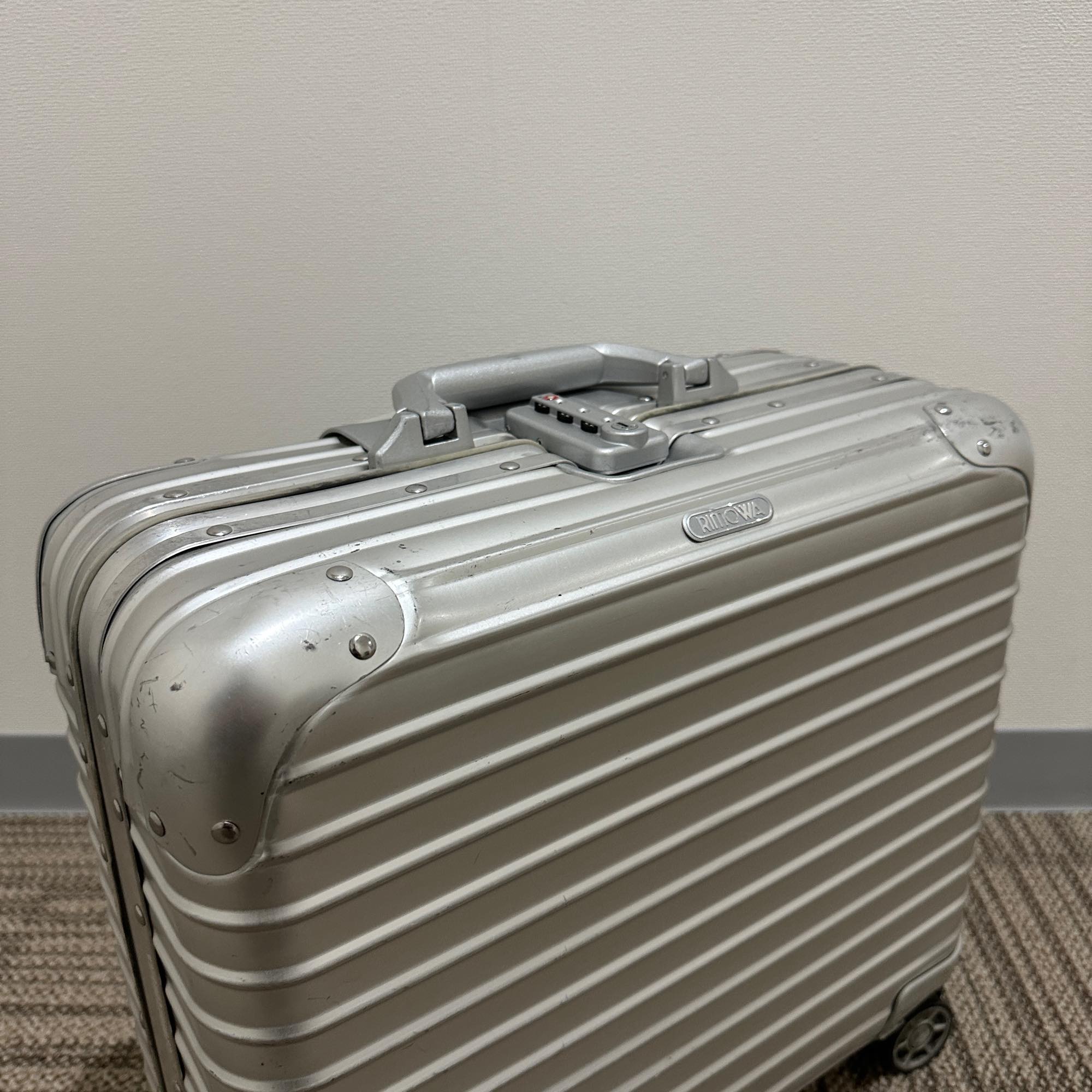 リモワ トパーズ トロリー 932.40 中古商品 29リットル 4輪