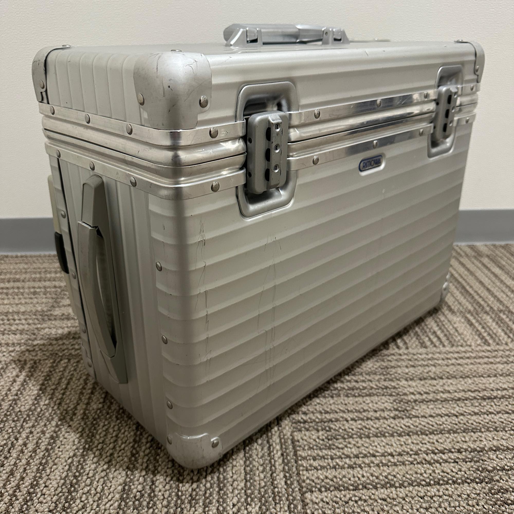 リモワ トパーズ U950.51 中古商品 42リットル 2輪