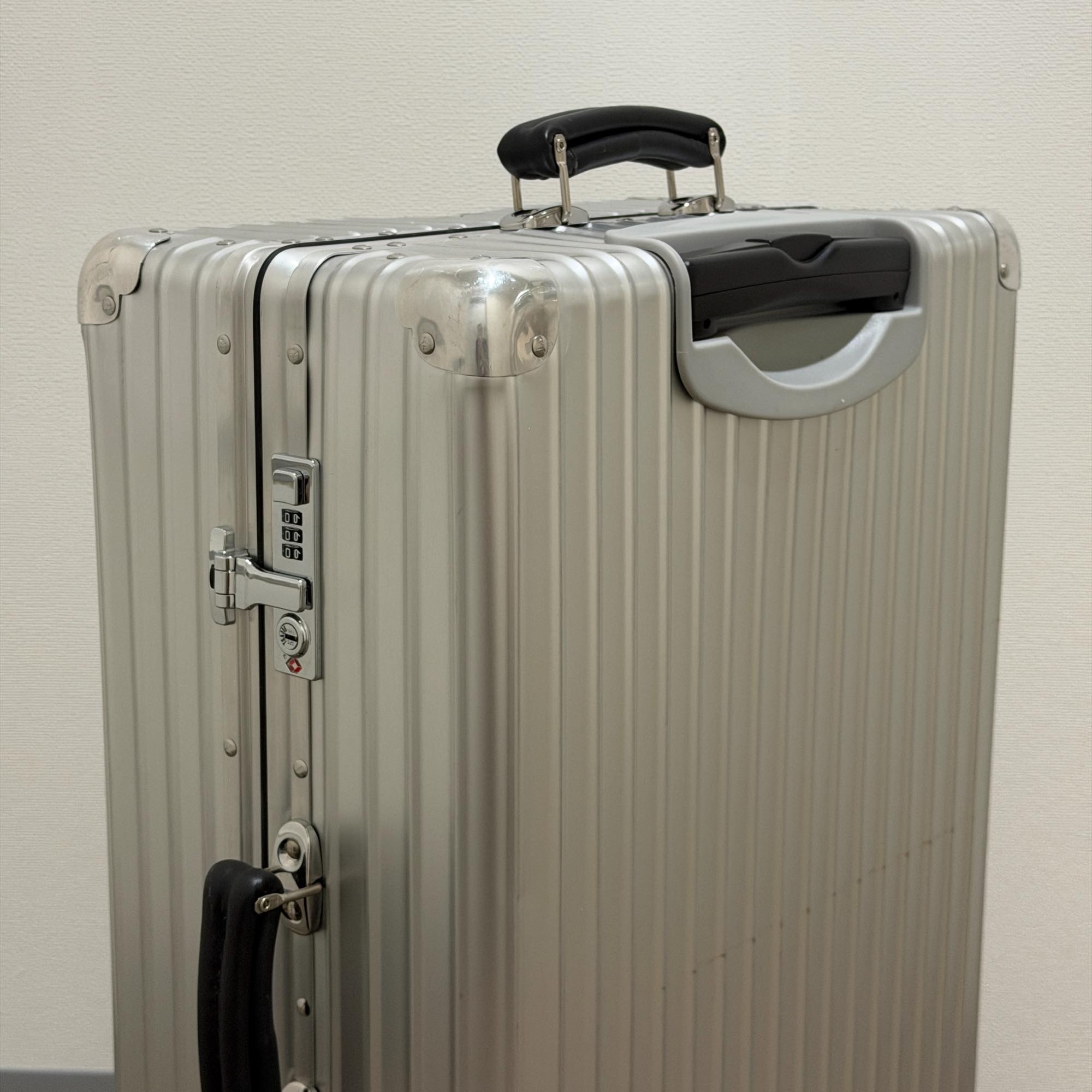 リモワ クラシック 972.63 61リットル 中古美品 4輪