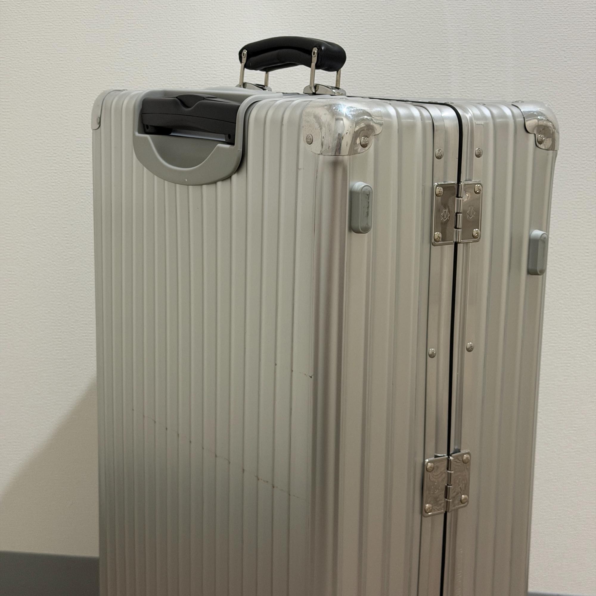 リモワ クラシック 972.63 61リットル 中古美品 4輪
